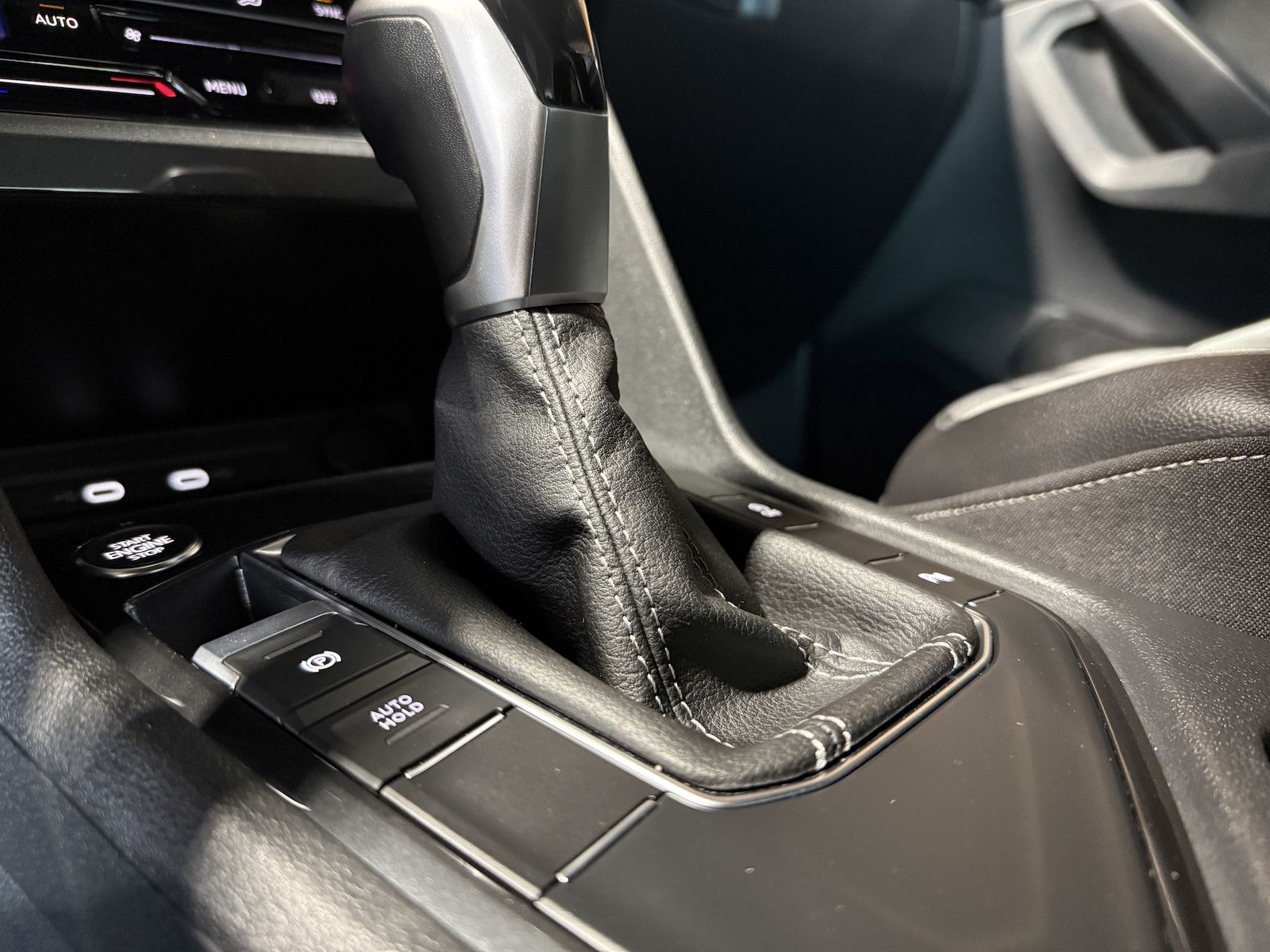 Fahrzeugabbildung Volkswagen Tiguan TSI DSG R-Line *Navi*ACC*LED*AHK*Keyless*