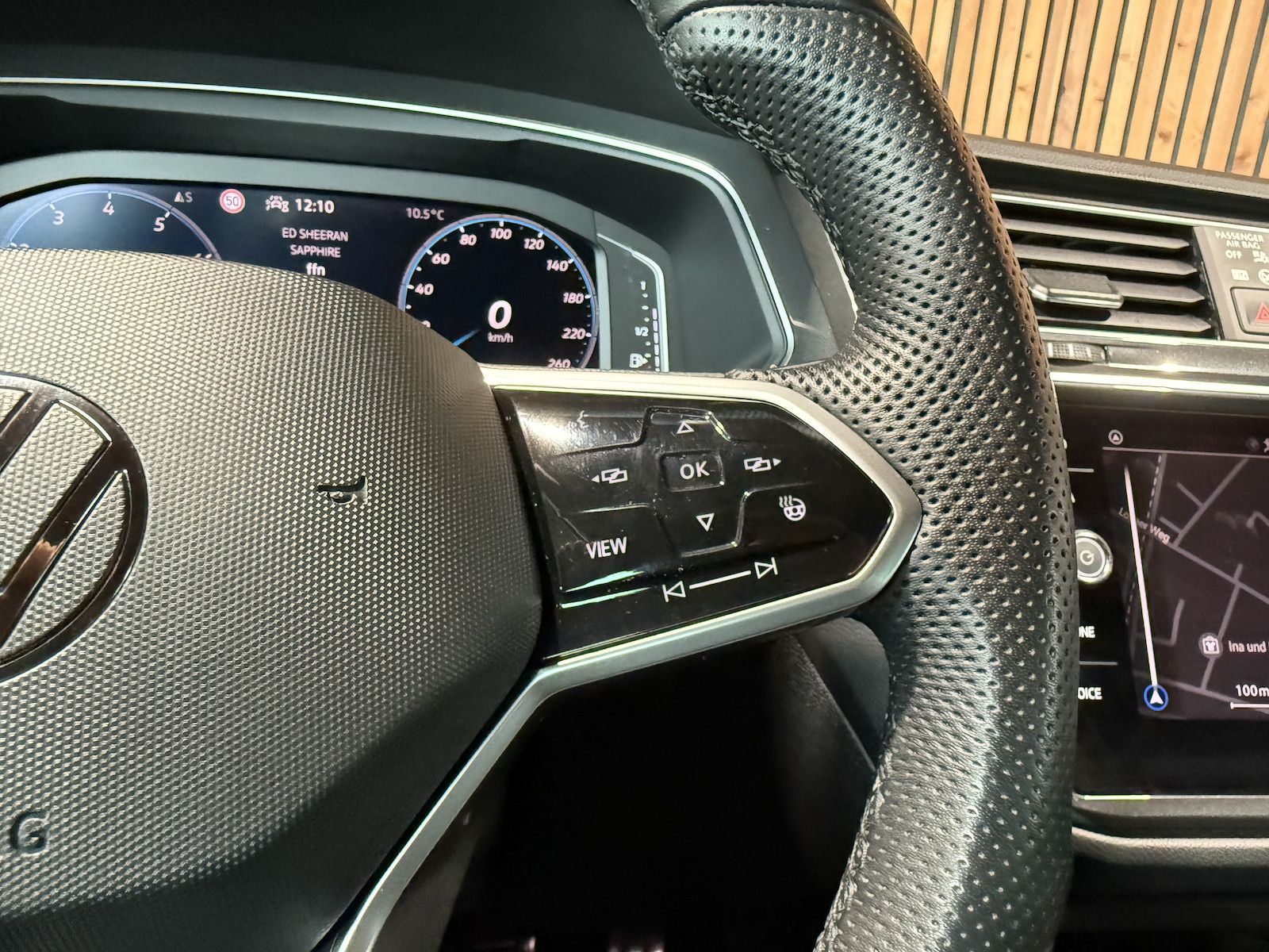 Fahrzeugabbildung Volkswagen Tiguan TSI DSG R-Line *Navi*ACC*LED*AHK*Keyless*