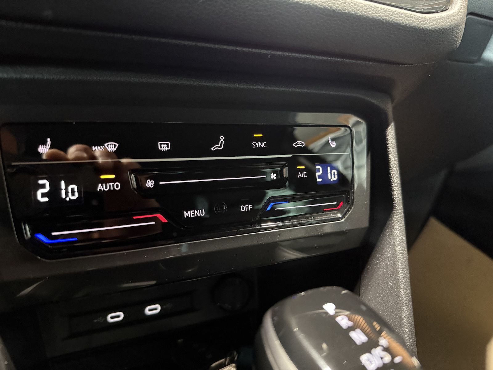 Fahrzeugabbildung Volkswagen Tiguan TSI DSG R-Line *Navi*ACC*LED*AHK*Keyless*