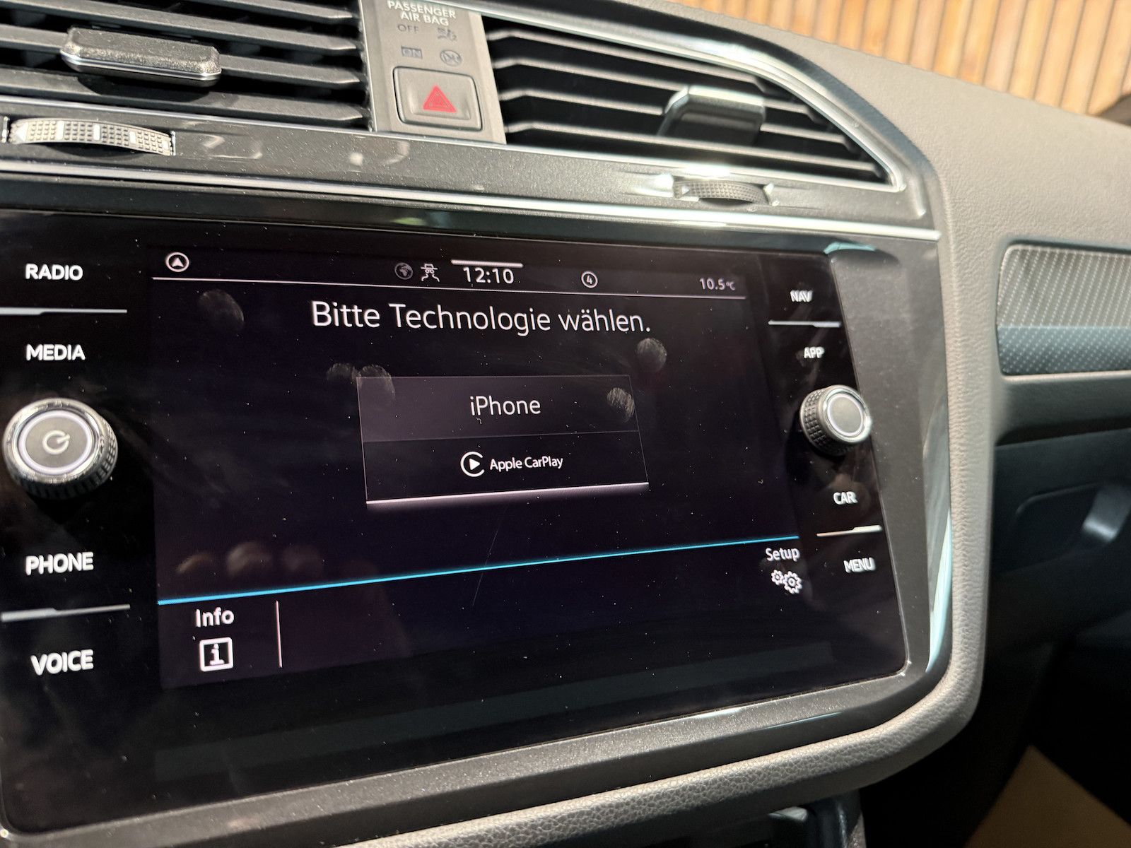 Fahrzeugabbildung Volkswagen Tiguan TSI DSG R-Line *Navi*ACC*LED*AHK*Keyless*