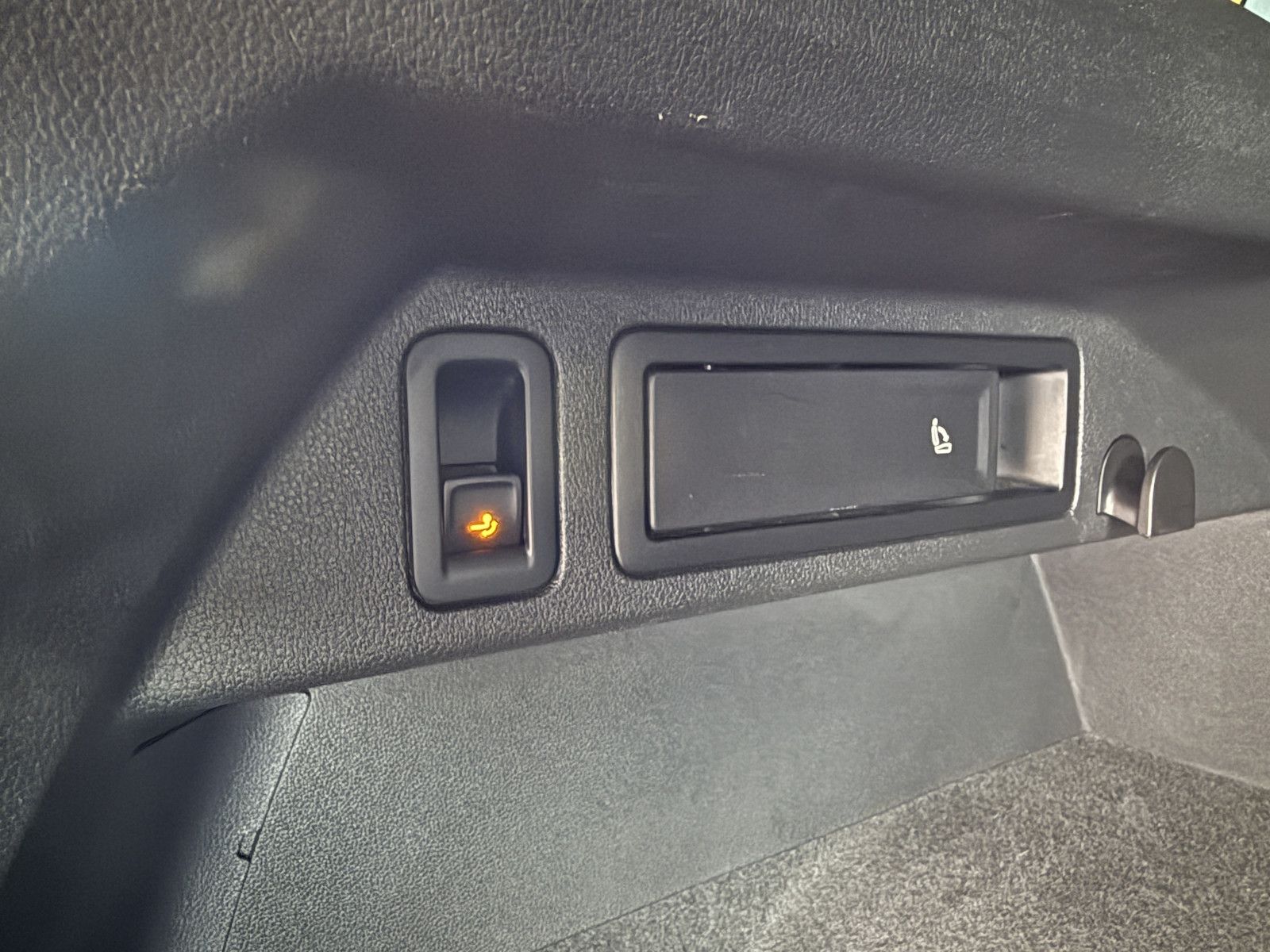 Fahrzeugabbildung Volkswagen Tiguan TSI DSG R-Line *Navi*ACC*LED*AHK*Keyless*