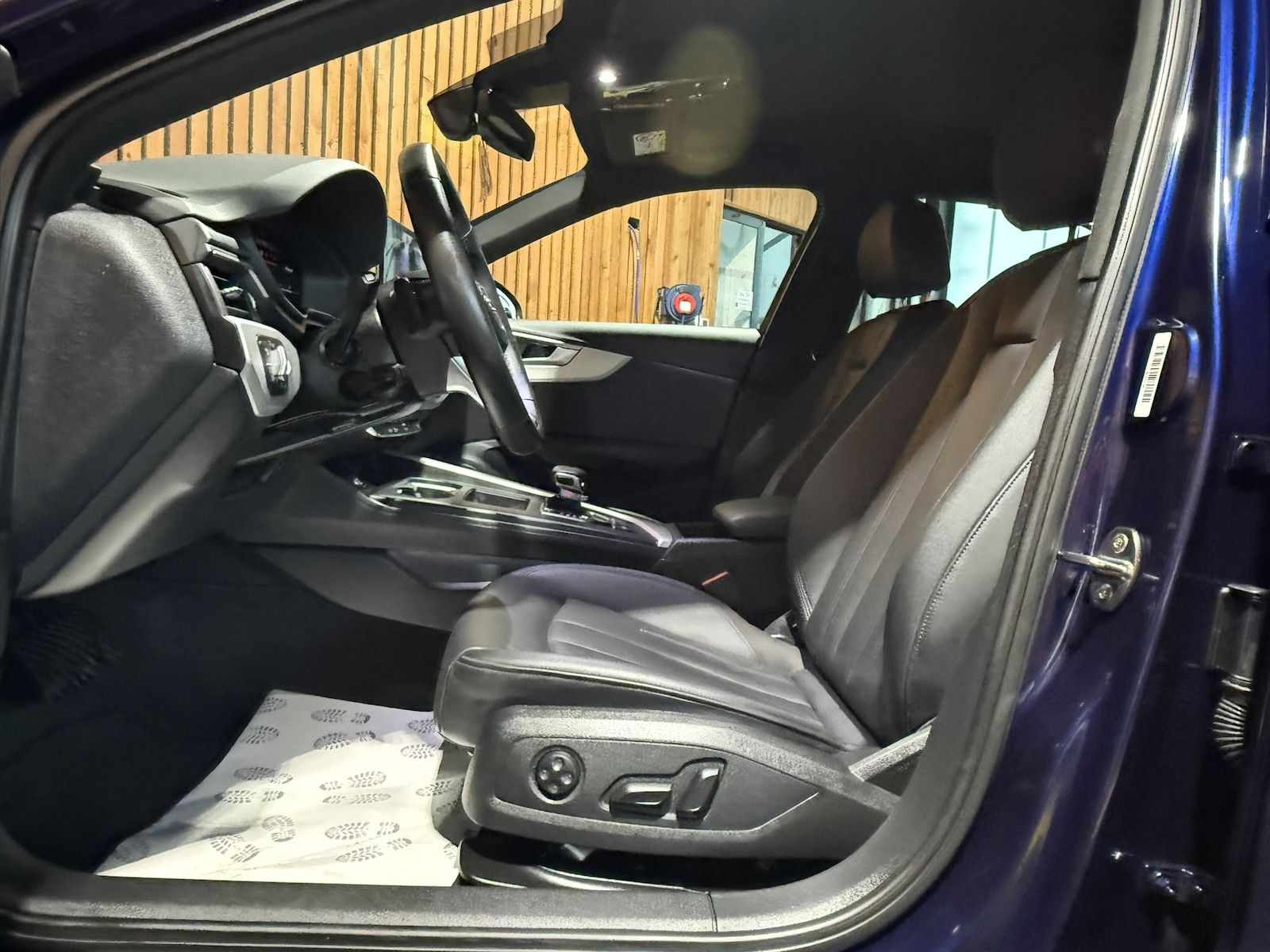 Fahrzeugabbildung Audi A4 Avant 2,0TFSI S Line*Black*ACC*Kam*Virt*Leder