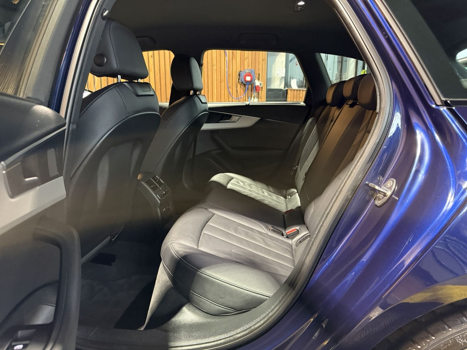 Fahrzeugabbildung Audi A4 Avant 2,0TFSI S Line*Black*ACC*Kam*Virt*Leder