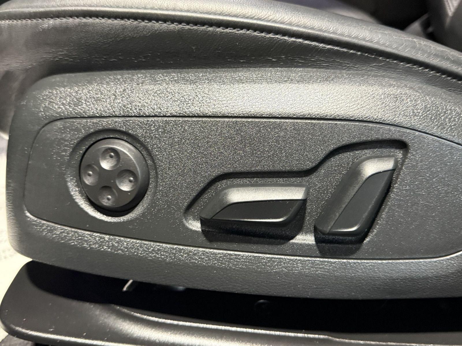 Fahrzeugabbildung Audi A4 Avant 2,0TFSI S Line*Black*ACC*Kam*Virt*Leder