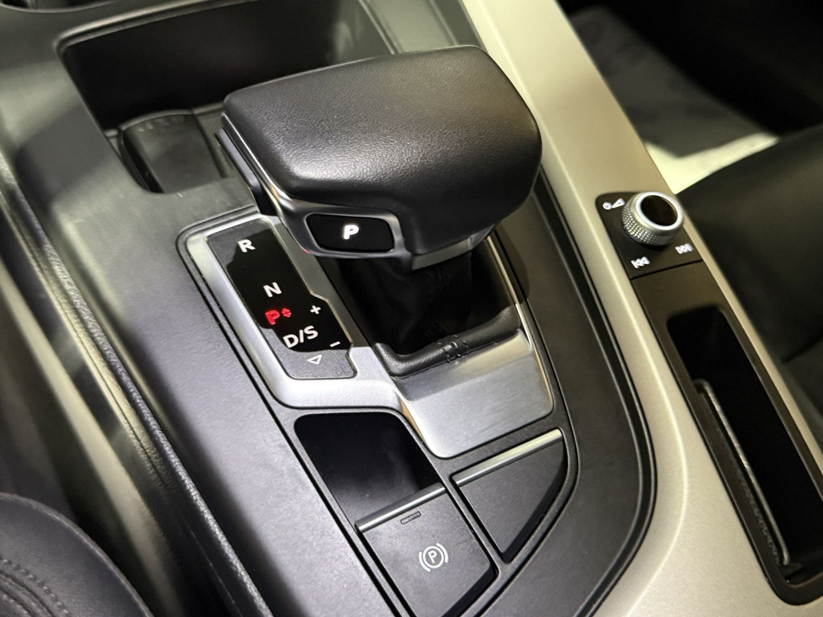 Fahrzeugabbildung Audi A4 Avant 2,0TFSI S Line*Black*ACC*Kam*Virt*Leder