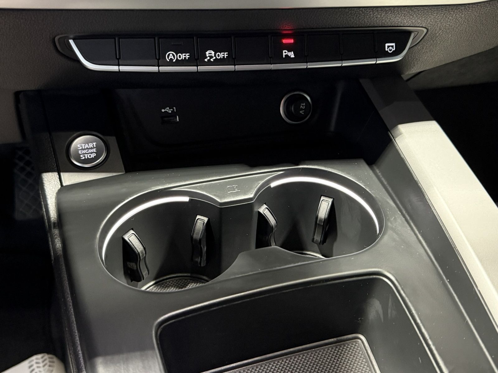 Fahrzeugabbildung Audi A4 Avant 2,0TFSI S Line*Black*ACC*Kam*Virt*Leder