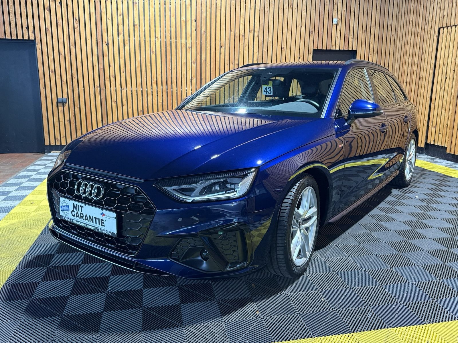 Fahrzeugabbildung Audi A4 Avant 2,0TFSI S Line*Black*ACC*Kam*Virt*Leder