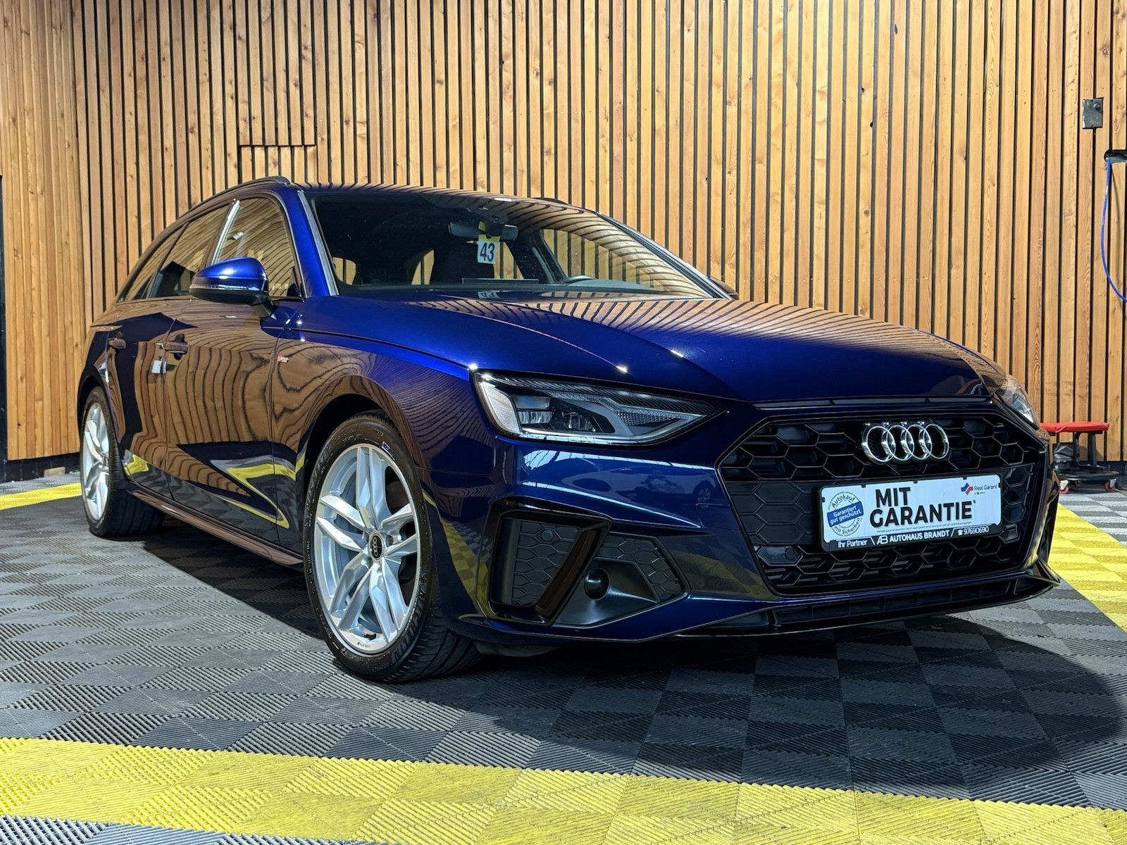 Fahrzeugabbildung Audi A4 Avant 2,0TFSI S Line*Black*ACC*Kam*Virt*Leder