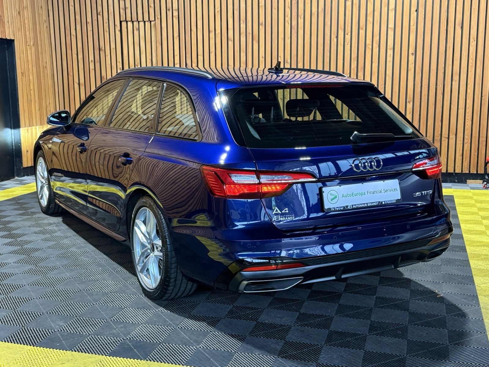 Fahrzeugabbildung Audi A4 Avant 2,0TFSI S Line*Black*ACC*Kam*Virt*Leder