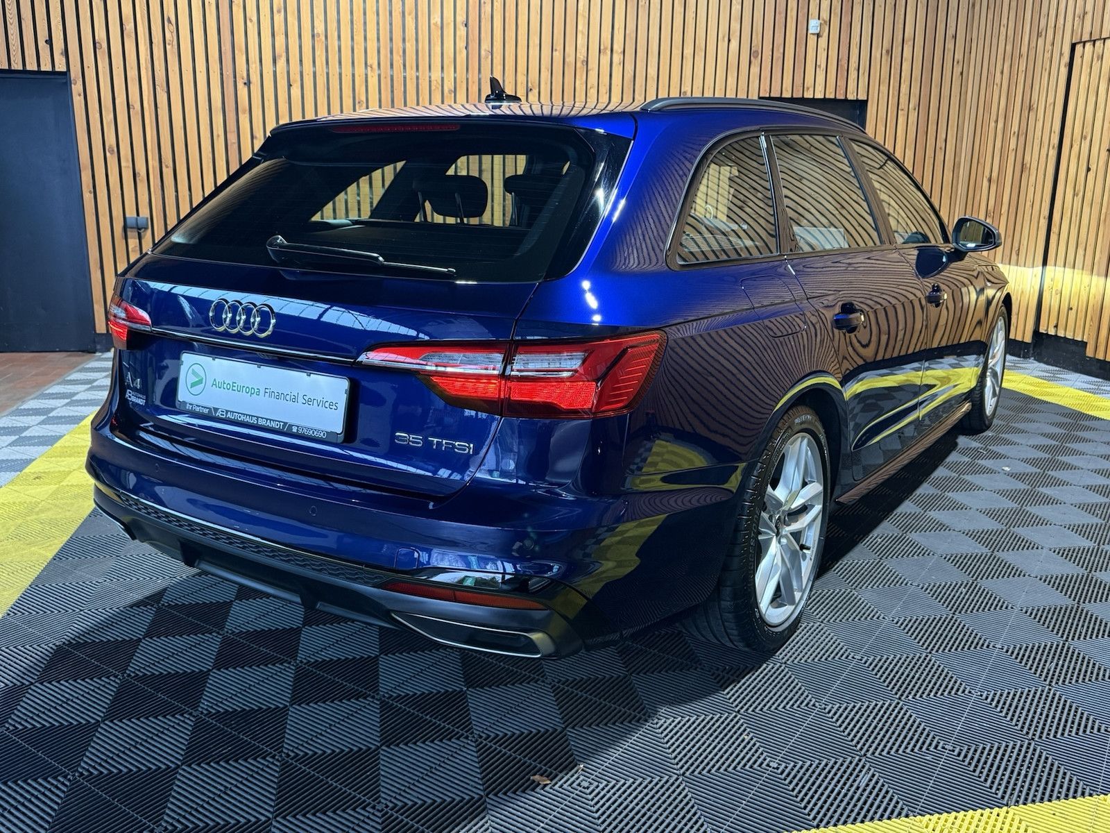 Fahrzeugabbildung Audi A4 Avant 2,0TFSI S Line*Black*ACC*Kam*Virt*Leder