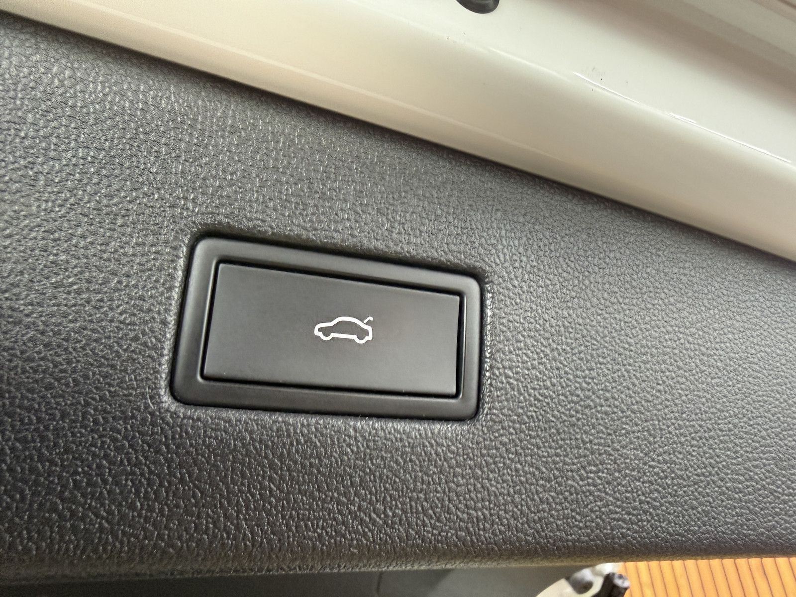Fahrzeugabbildung Volkswagen Tiguan Allspace 2,0TDI R-Line 4M Matrix*AHK*Pano