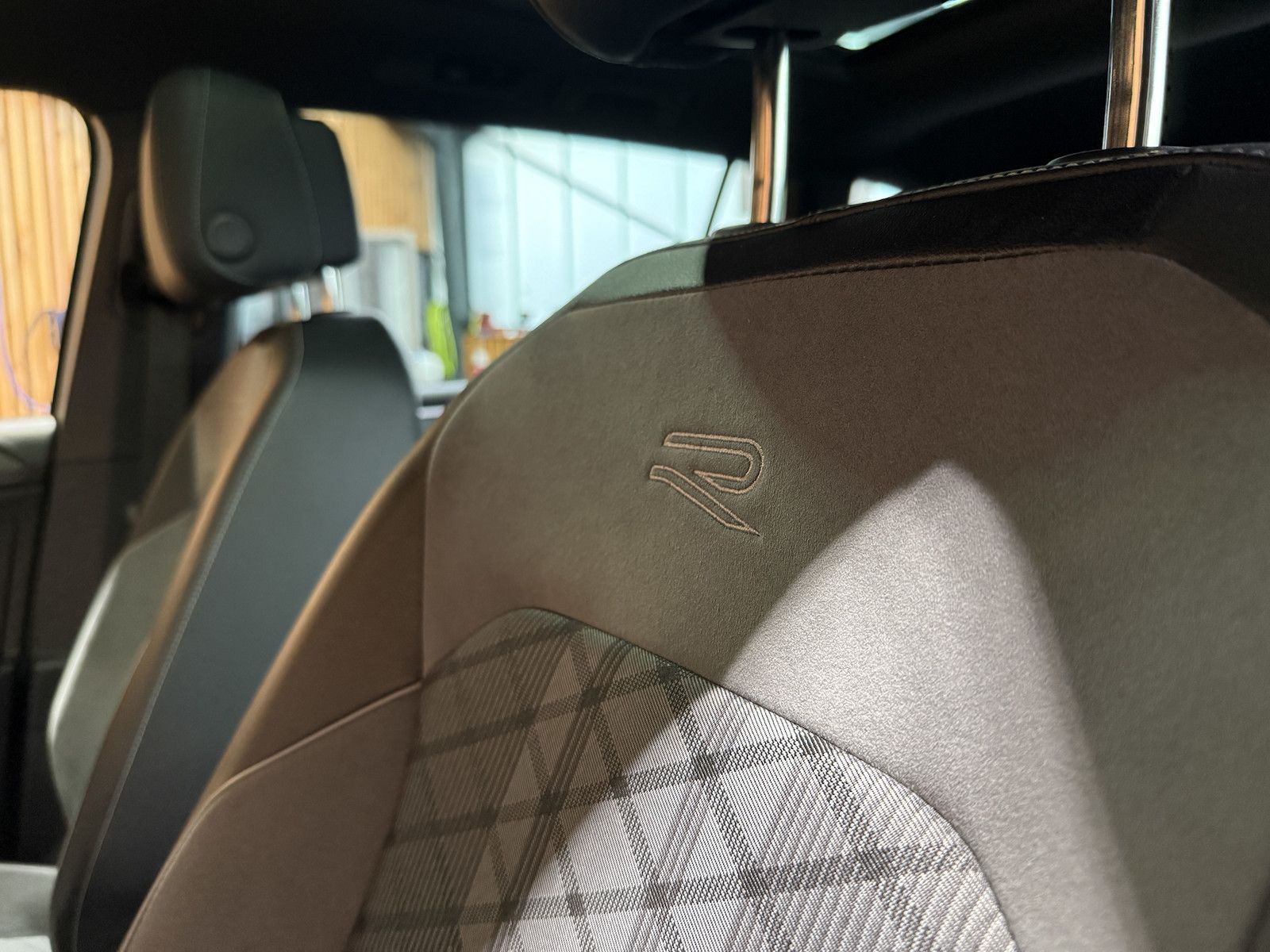 Fahrzeugabbildung Volkswagen Tiguan Allspace 2,0TDI R-Line 4M Matrix*AHK*Pano