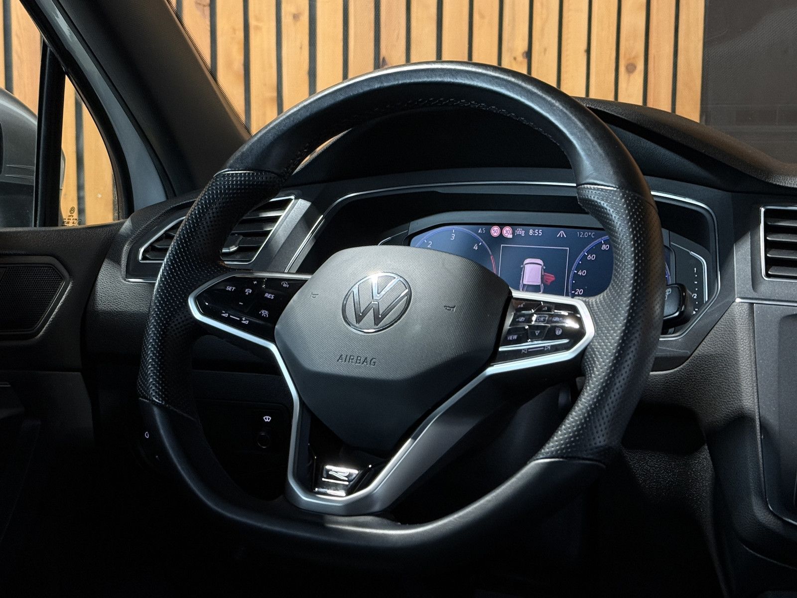 Fahrzeugabbildung Volkswagen Tiguan Allspace 2,0TDI R-Line 4M Matrix*AHK*Pano