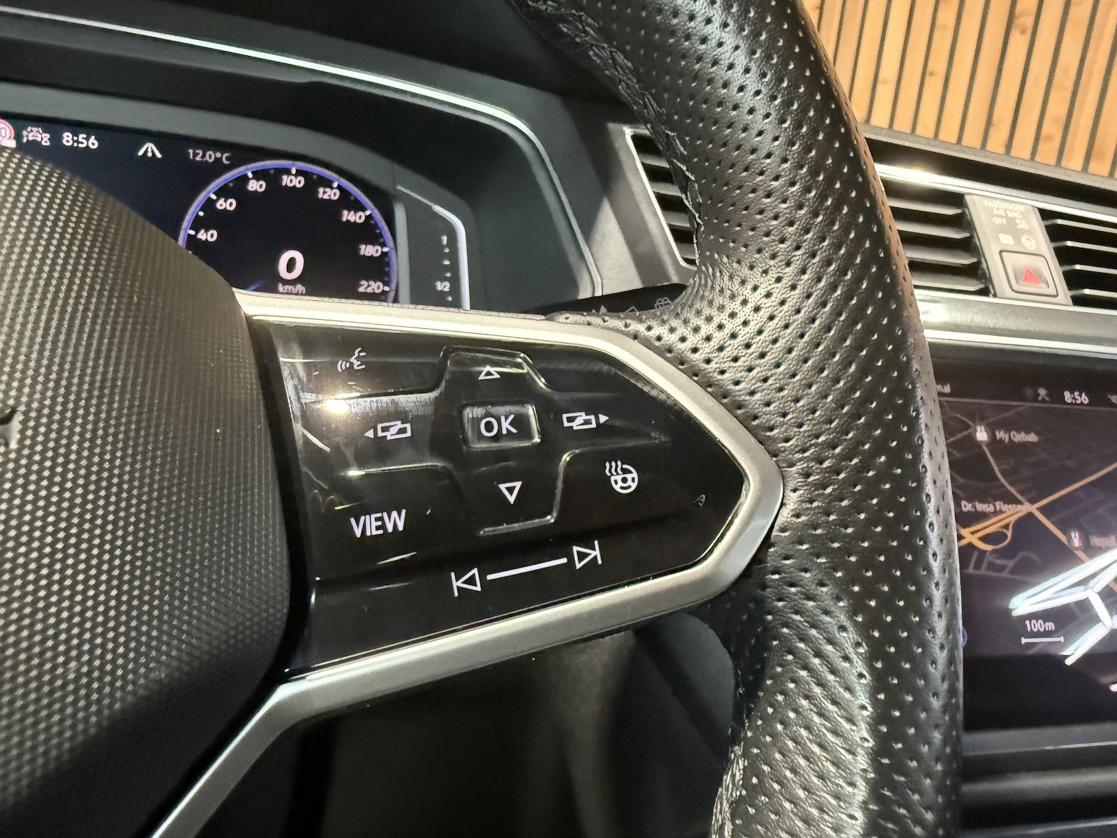Fahrzeugabbildung Volkswagen Tiguan Allspace 2,0TDI R-Line 4M Matrix*AHK*Pano