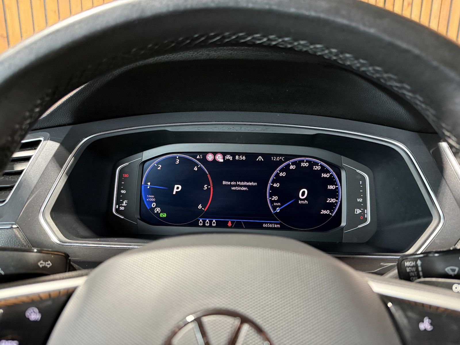Fahrzeugabbildung Volkswagen Tiguan Allspace 2,0TDI R-Line 4M Matrix*AHK*Pano