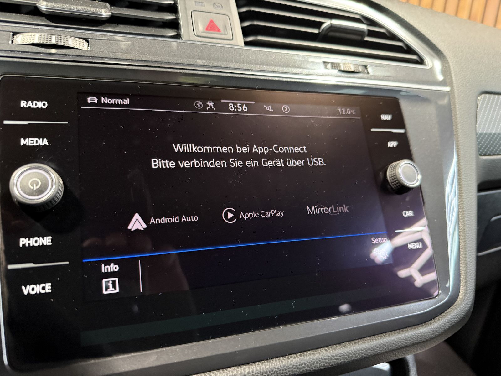 Fahrzeugabbildung Volkswagen Tiguan Allspace 2,0TDI R-Line 4M Matrix*AHK*Pano