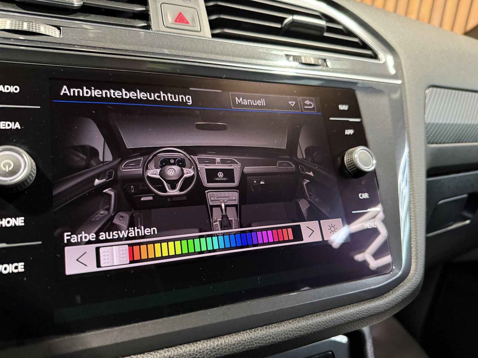 Fahrzeugabbildung Volkswagen Tiguan Allspace 2,0TDI R-Line 4M Matrix*AHK*Pano