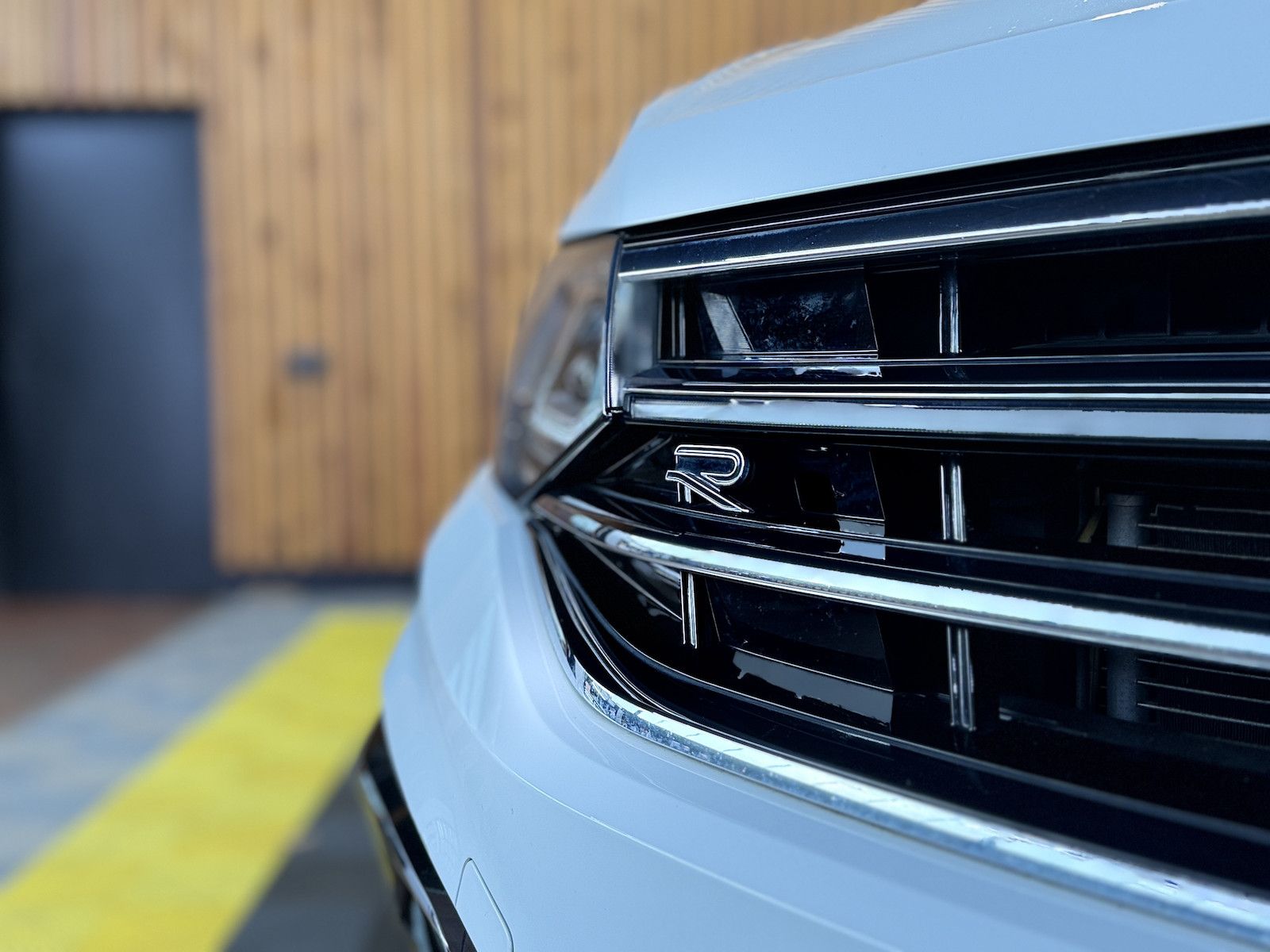 Fahrzeugabbildung Volkswagen Tiguan Allspace 2,0TDI R-Line 4M Matrix*AHK*Pano