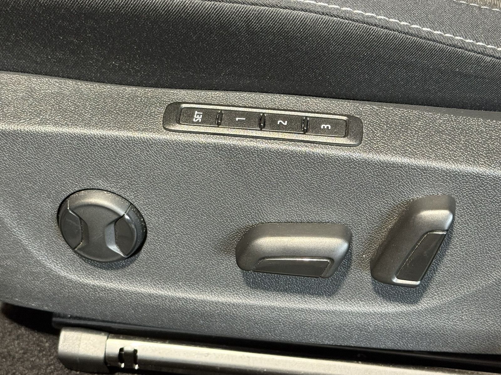 Fahrzeugabbildung SKODA Octavia Combi 1,5 eTSI DSG Navi*LED*ACC*Head*AHK