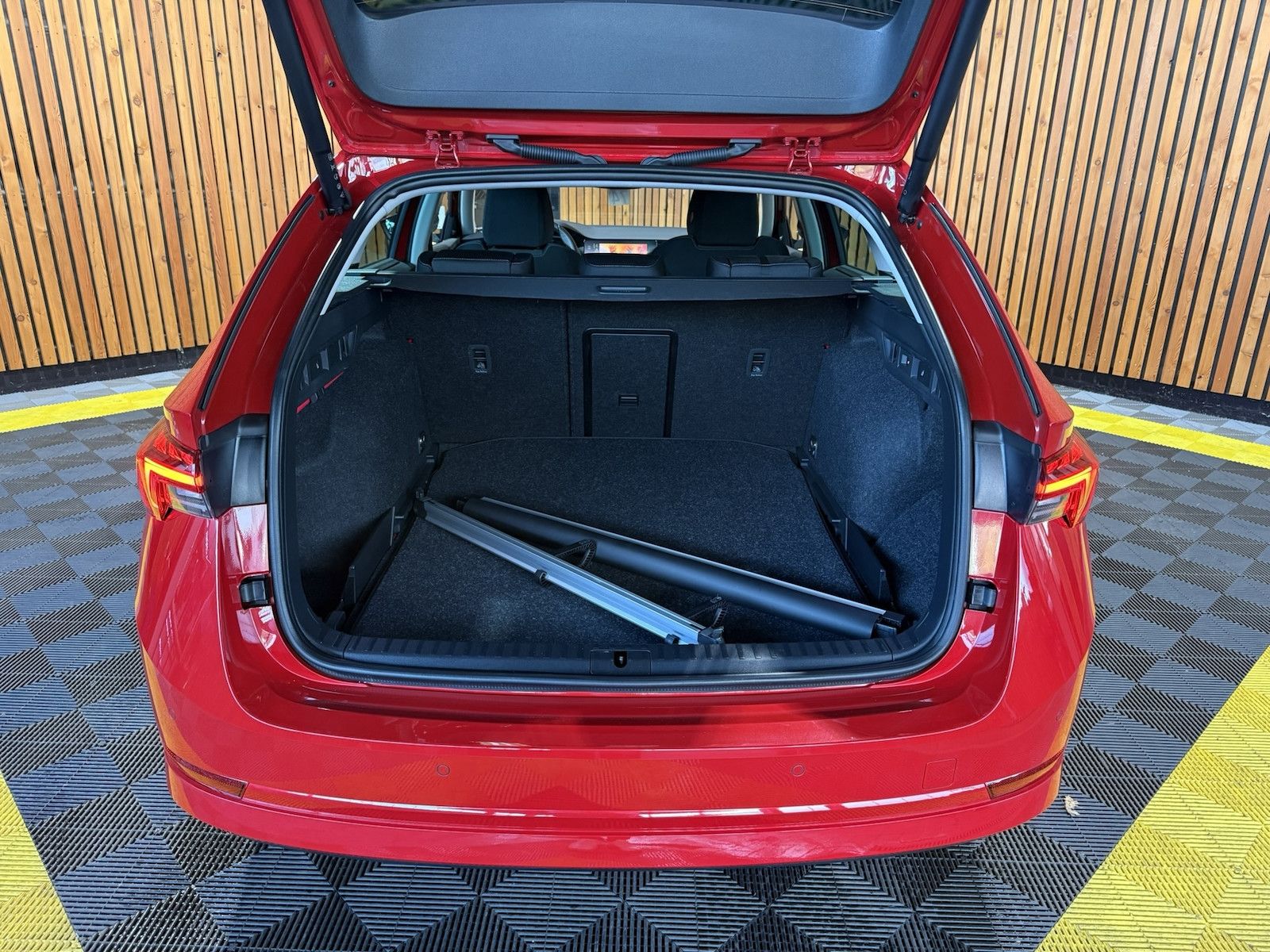 Fahrzeugabbildung SKODA Octavia Combi 1,5 eTSI DSG Navi*LED*ACC*Head*AHK