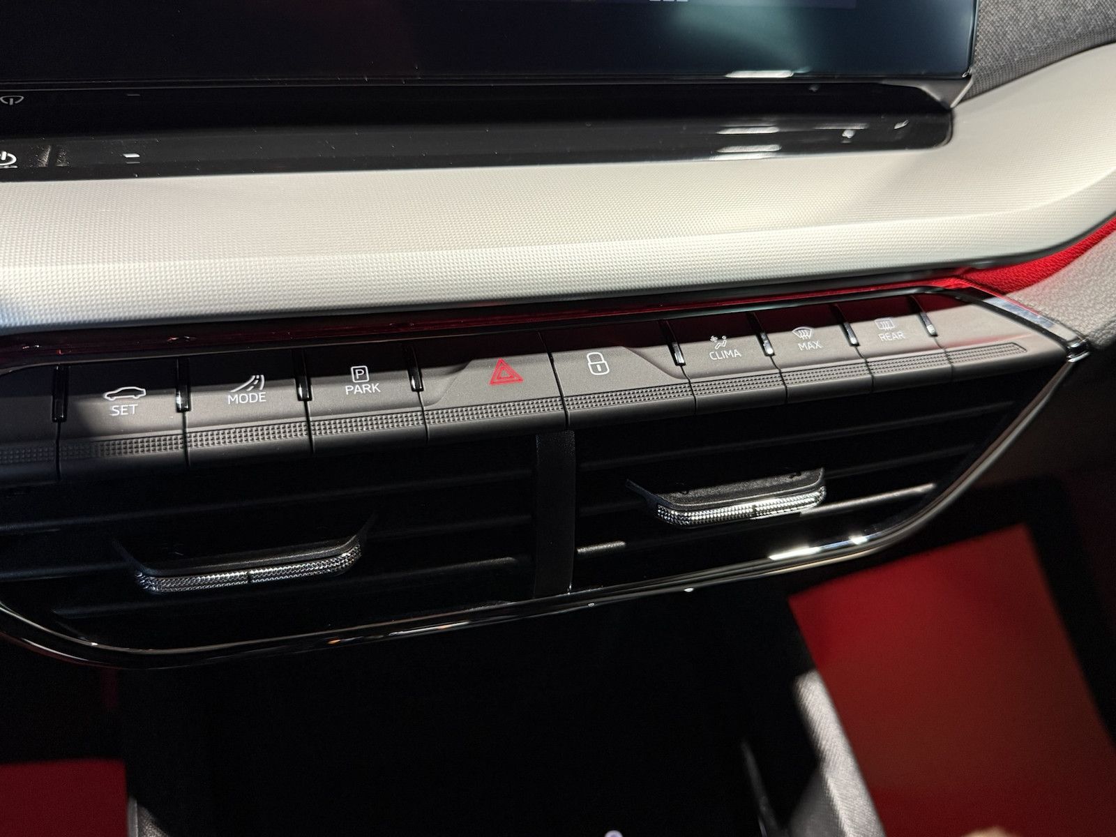 Fahrzeugabbildung SKODA Octavia Combi 1,5 eTSI DSG Navi*LED*ACC*Head*AHK