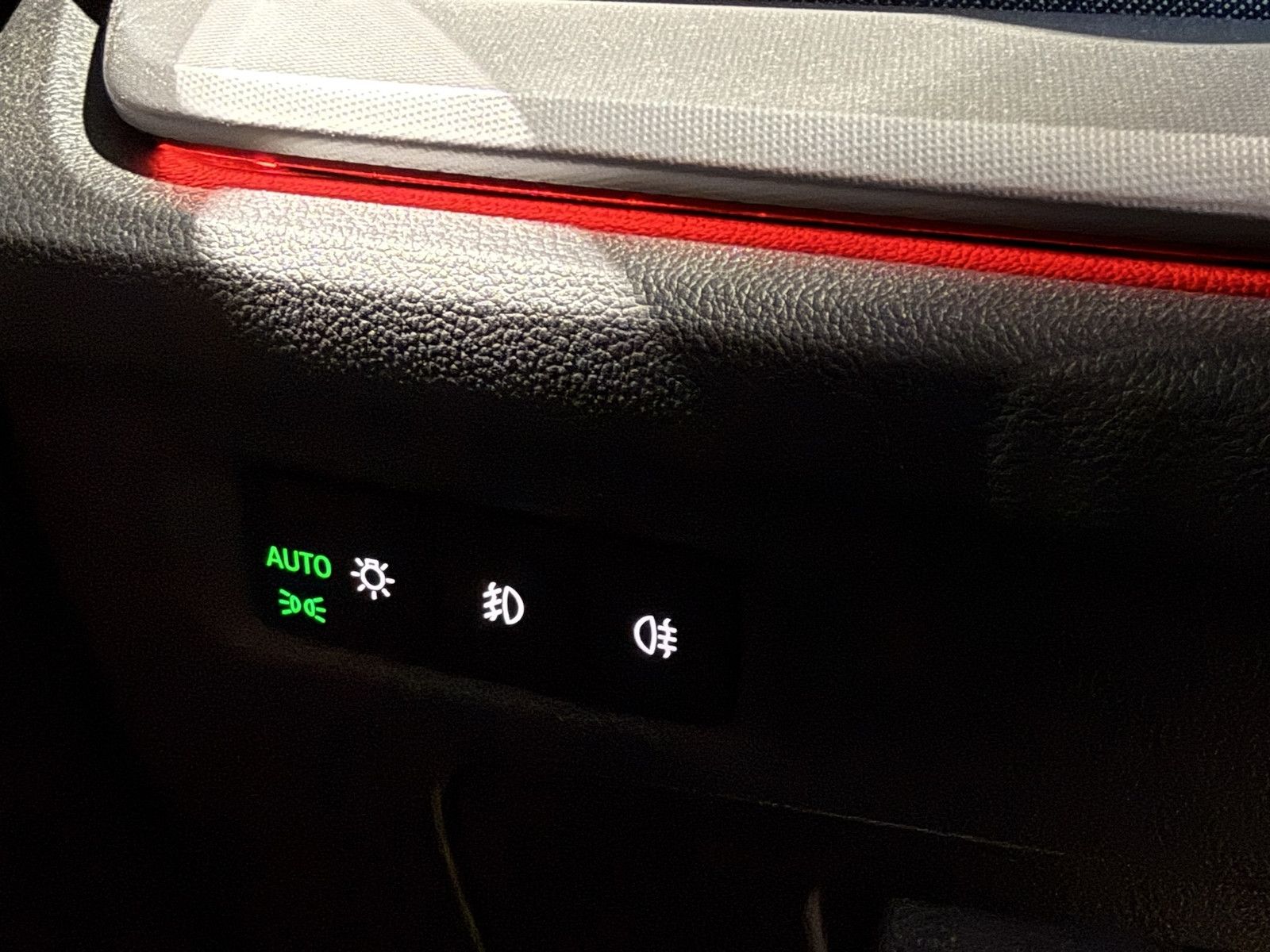 Fahrzeugabbildung SKODA Octavia Combi 1,5 eTSI DSG Navi*LED*ACC*Head*AHK