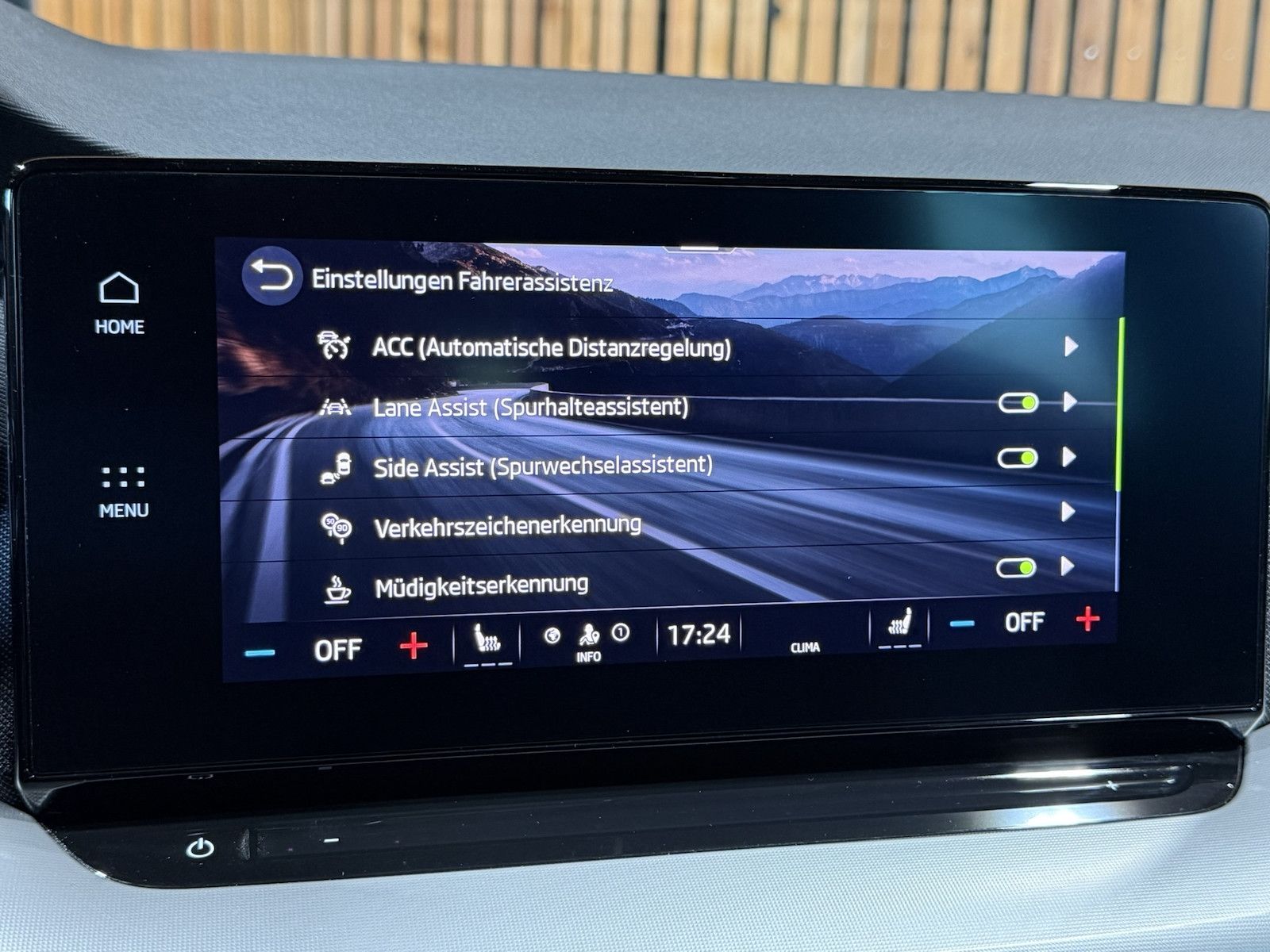 Fahrzeugabbildung SKODA Octavia Combi 1,5 eTSI DSG Navi*LED*ACC*Head*AHK