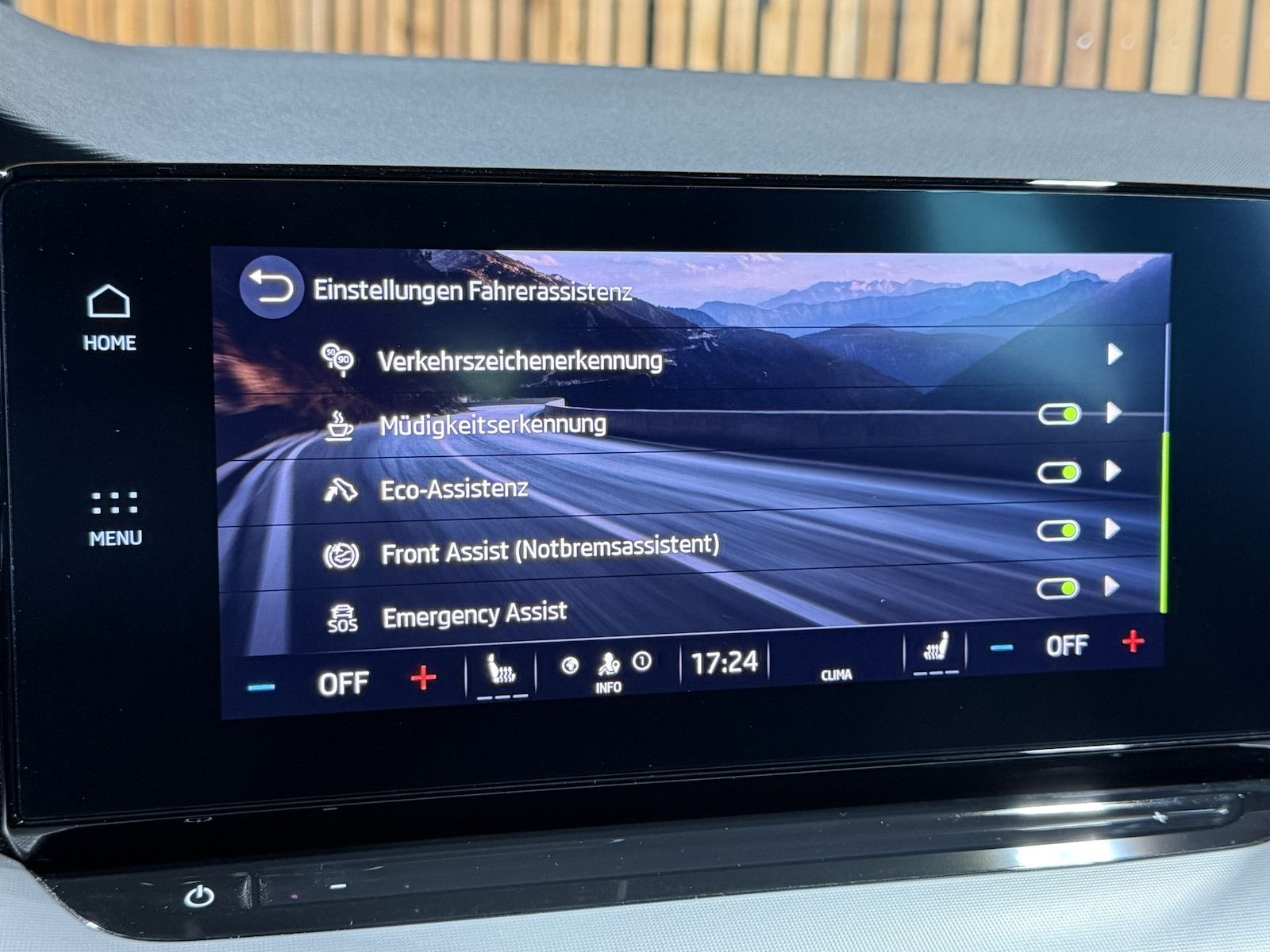 Fahrzeugabbildung SKODA Octavia Combi 1,5 eTSI DSG Navi*LED*ACC*Head*AHK