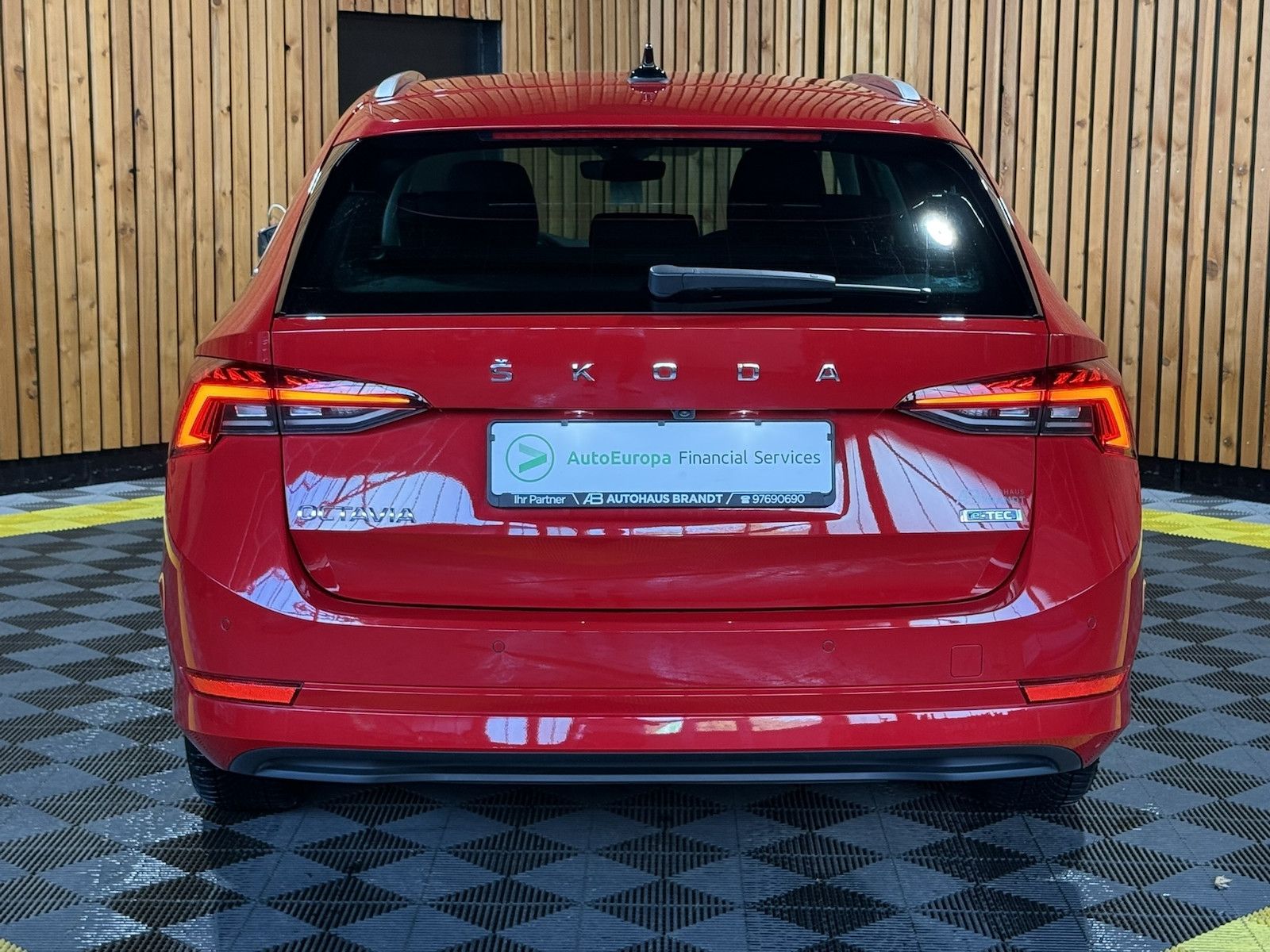 Fahrzeugabbildung SKODA Octavia Combi 1,5 eTSI DSG Navi*LED*ACC*Head*AHK