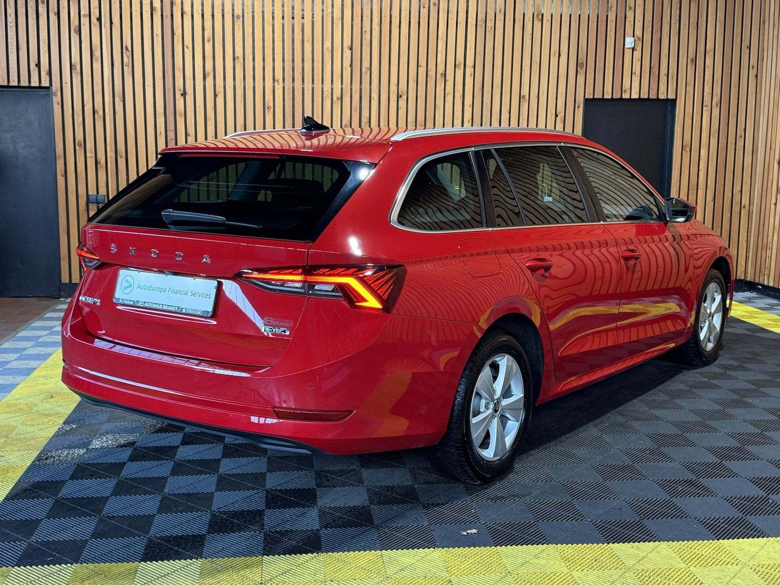 Fahrzeugabbildung SKODA Octavia Combi 1,5 eTSI DSG Navi*LED*ACC*Head*AHK