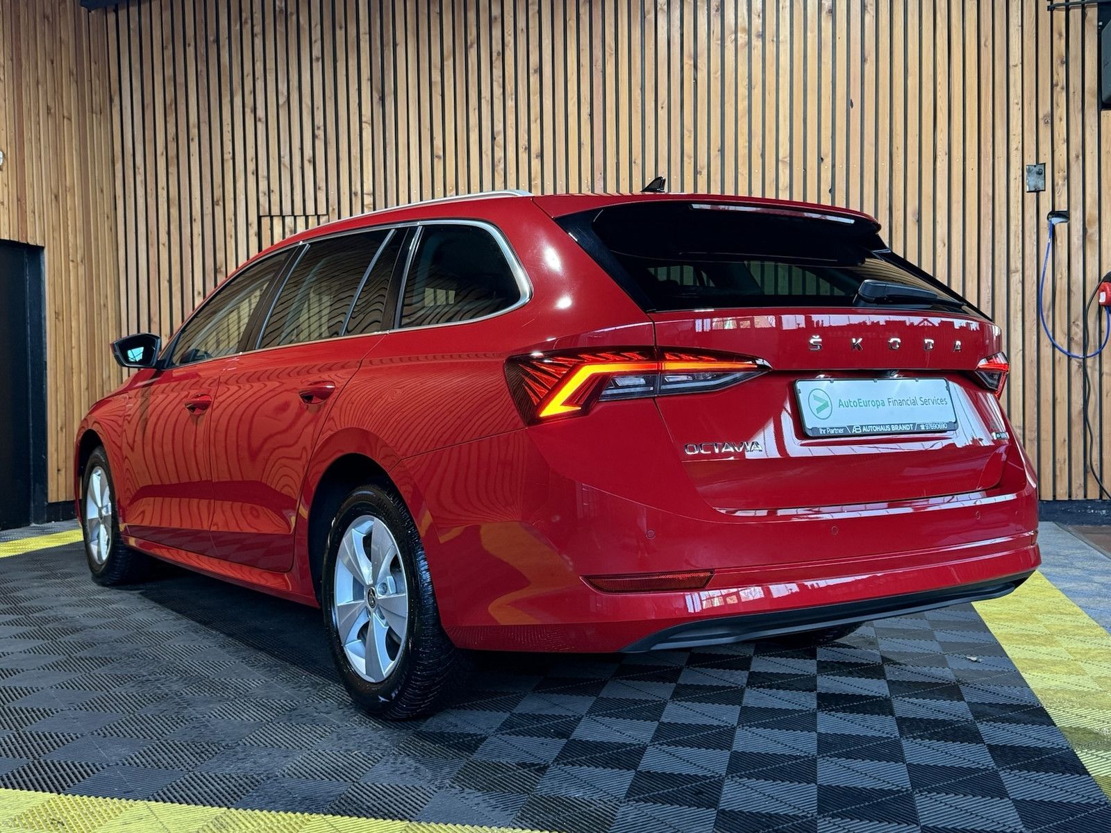 Fahrzeugabbildung SKODA Octavia Combi 1,5 eTSI DSG Navi*LED*ACC*Head*AHK