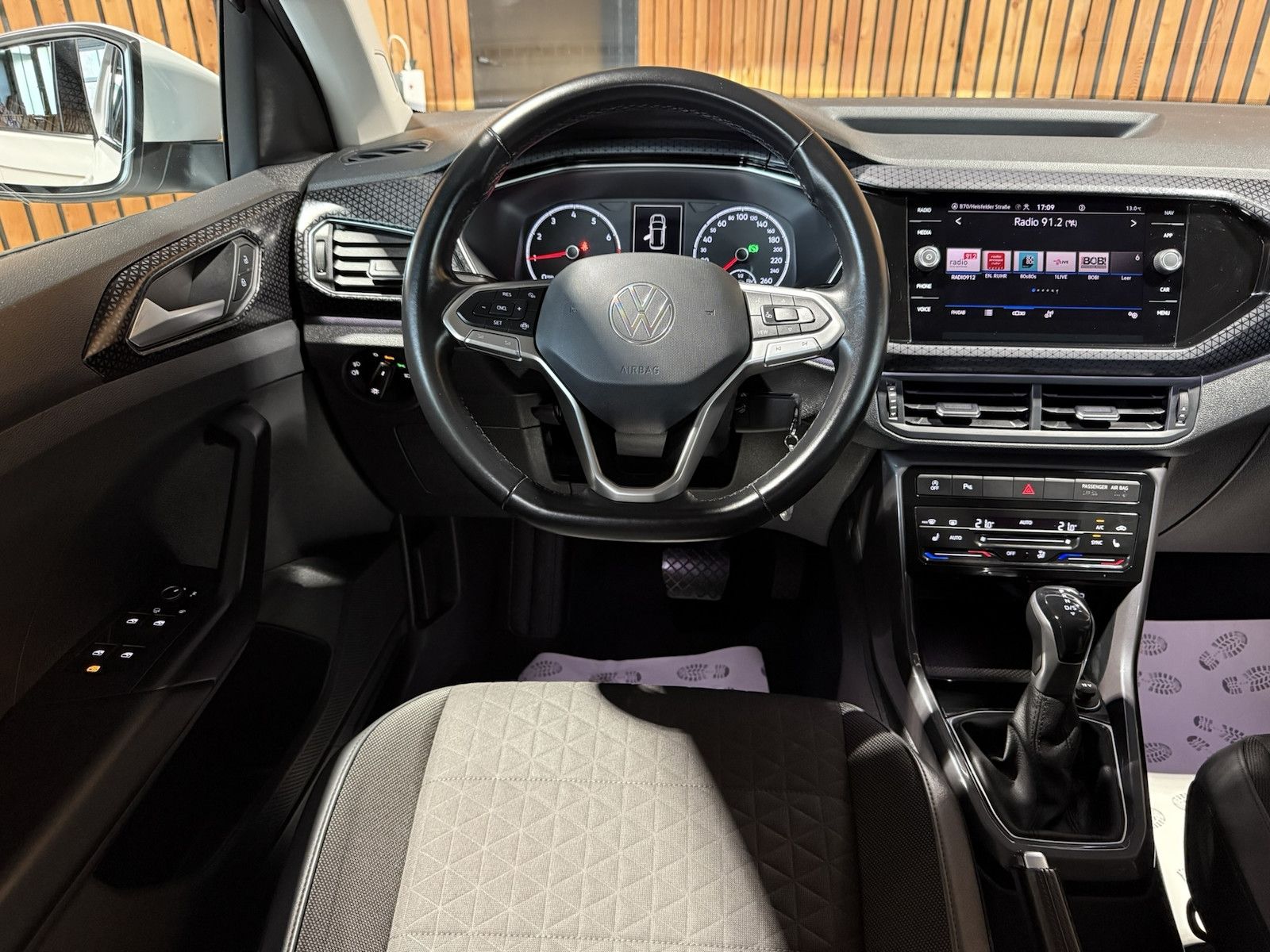 Fahrzeugabbildung Volkswagen T-Cross TSI DSG R-Line *Navi*LED*Alu*Kam*App*