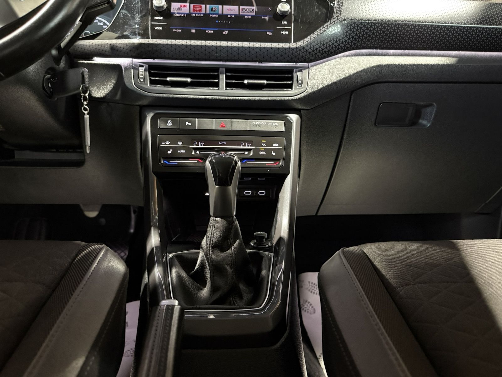 Fahrzeugabbildung Volkswagen T-Cross TSI DSG R-Line *Navi*LED*Alu*Kam*App*