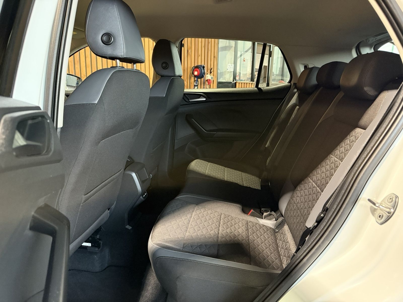 Fahrzeugabbildung Volkswagen T-Cross TSI DSG R-Line *Navi*LED*Alu*Kam*App*