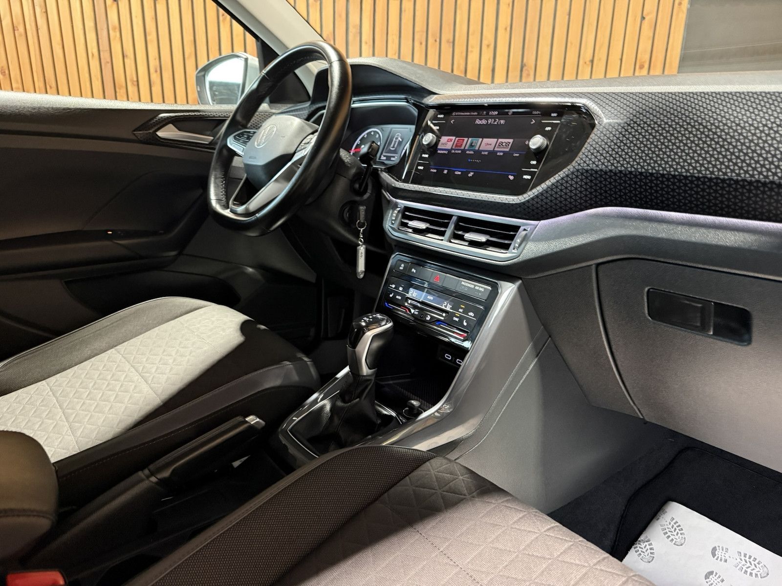 Fahrzeugabbildung Volkswagen T-Cross TSI DSG R-Line *Navi*LED*Alu*Kam*App*