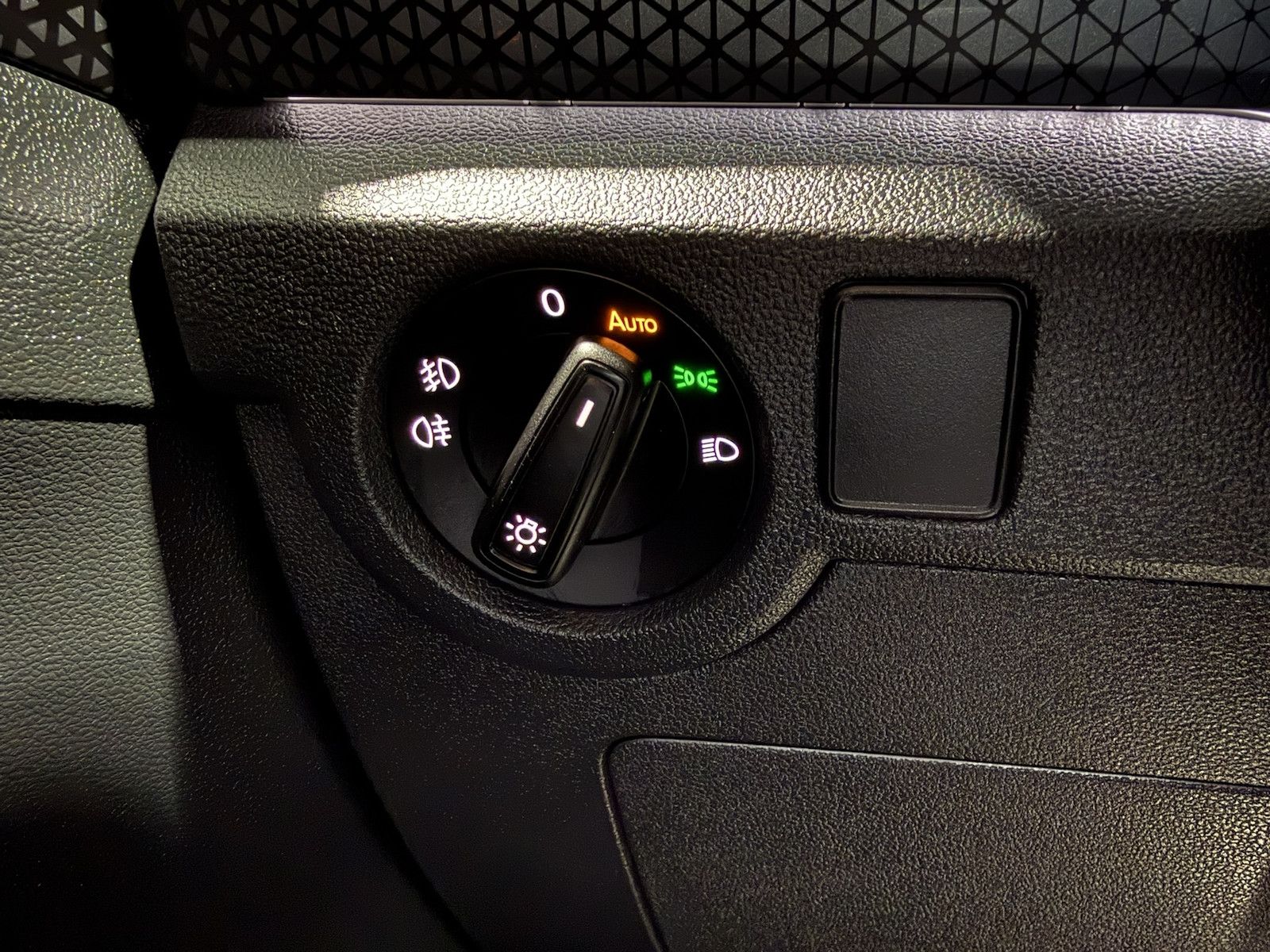 Fahrzeugabbildung Volkswagen T-Cross TSI DSG R-Line *Navi*LED*Alu*Kam*App*