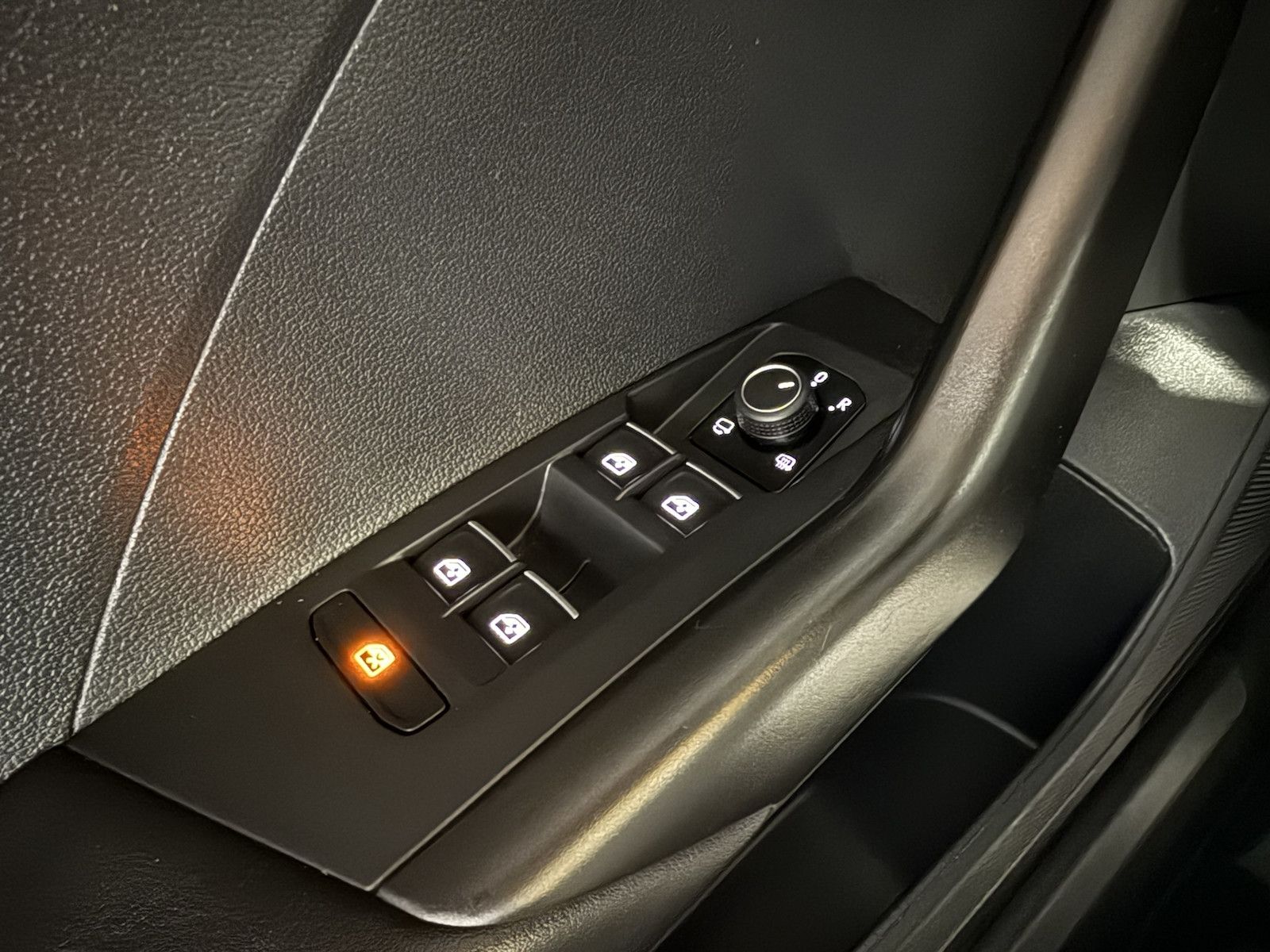 Fahrzeugabbildung Volkswagen T-Cross TSI DSG R-Line *Navi*LED*Alu*Kam*App*