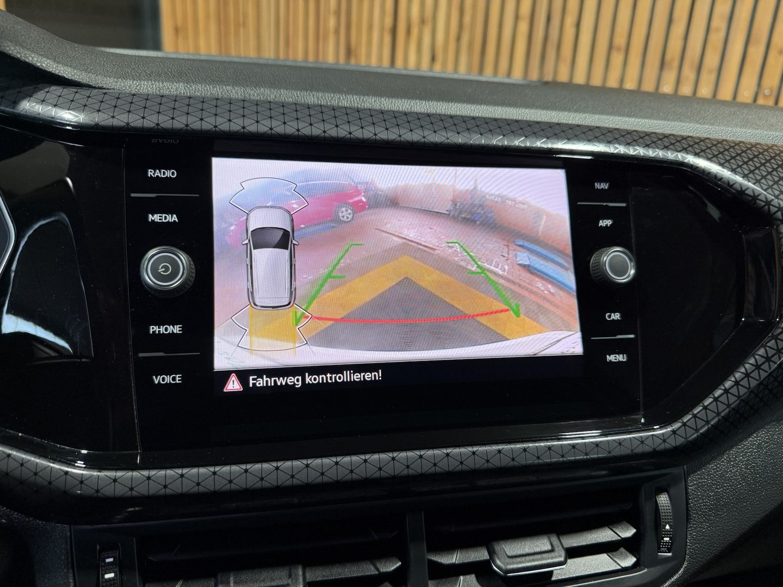 Fahrzeugabbildung Volkswagen T-Cross TSI DSG R-Line *Navi*LED*Alu*Kam*App*