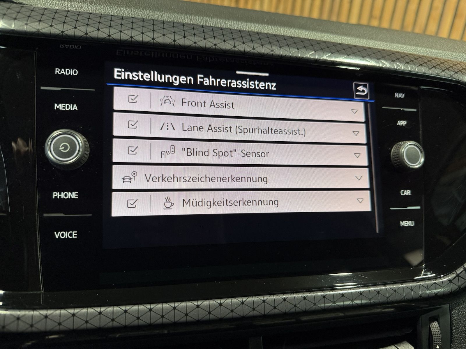 Fahrzeugabbildung Volkswagen T-Cross TSI DSG R-Line *Navi*LED*Alu*Kam*App*