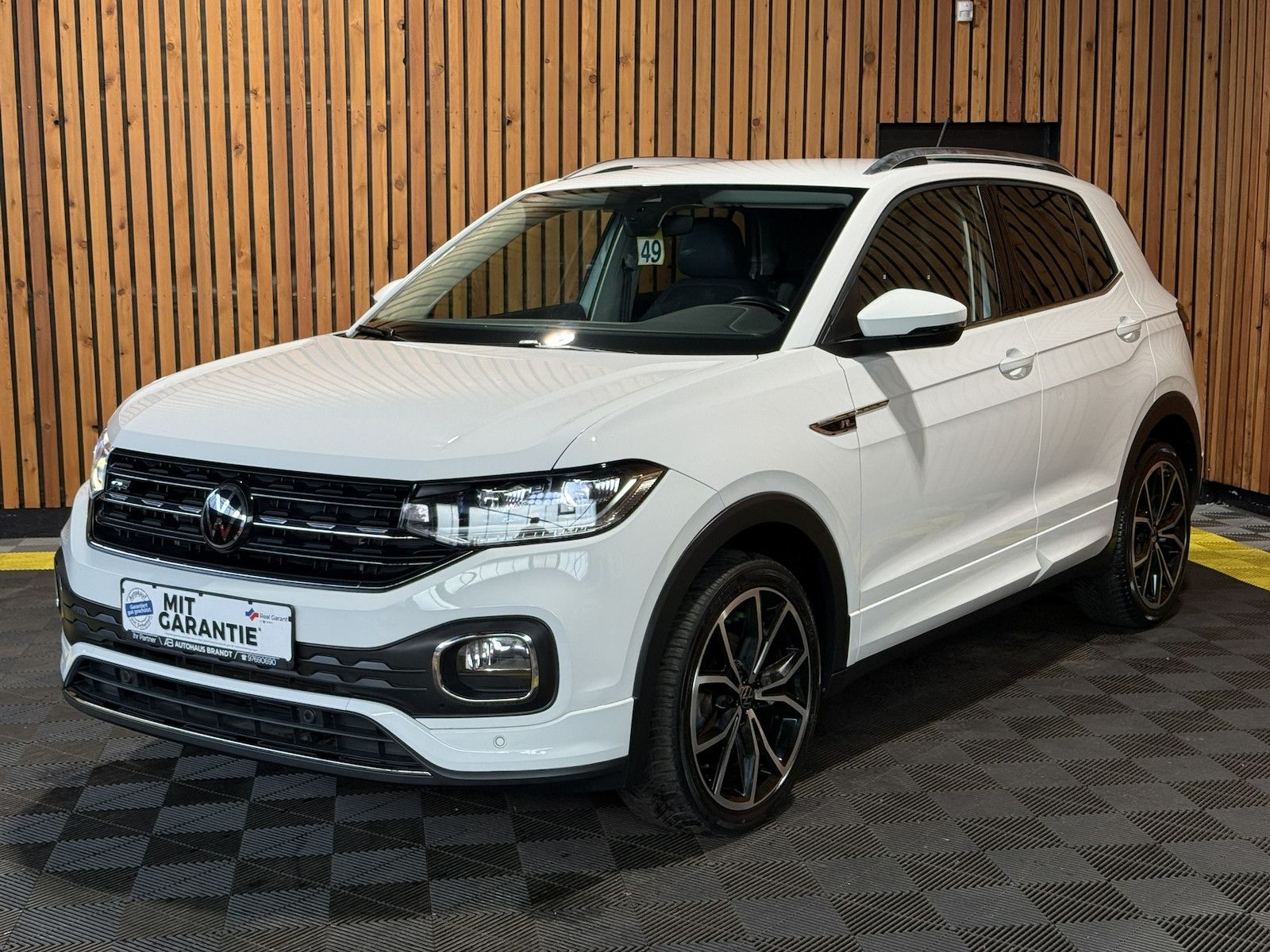 Fahrzeugabbildung Volkswagen T-Cross TSI DSG R-Line *Navi*LED*Alu*Kam*App*