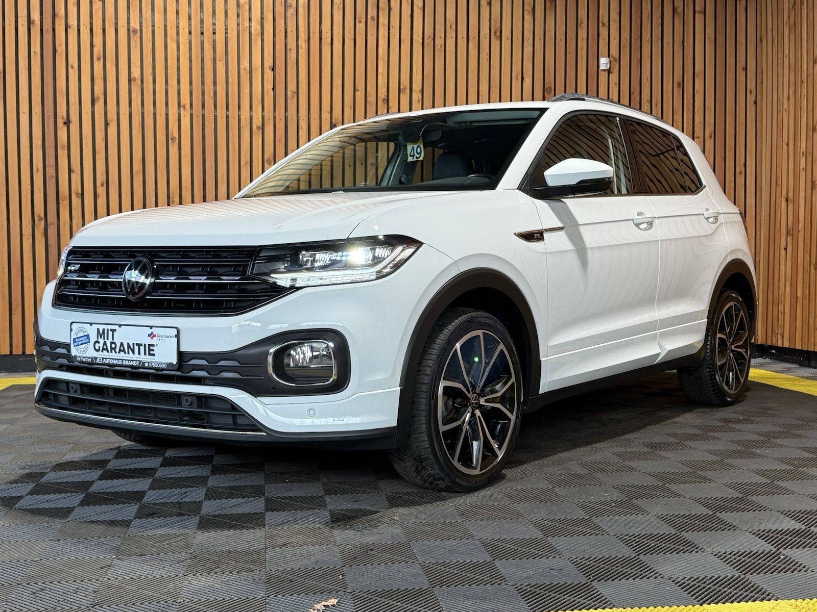 Fahrzeugabbildung Volkswagen T-Cross TSI DSG R-Line *Navi*LED*Alu*Kam*App*