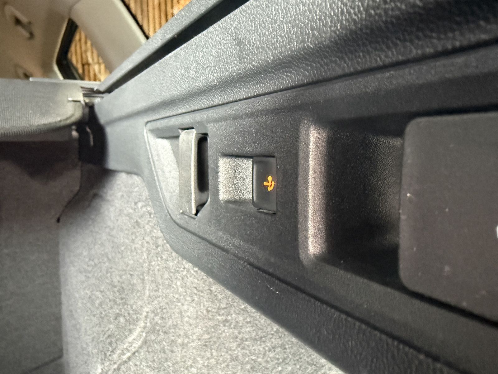 Fahrzeugabbildung SKODA Superb Combi TDI DSG n.Modell *Navi*Kam*AHK*LED*