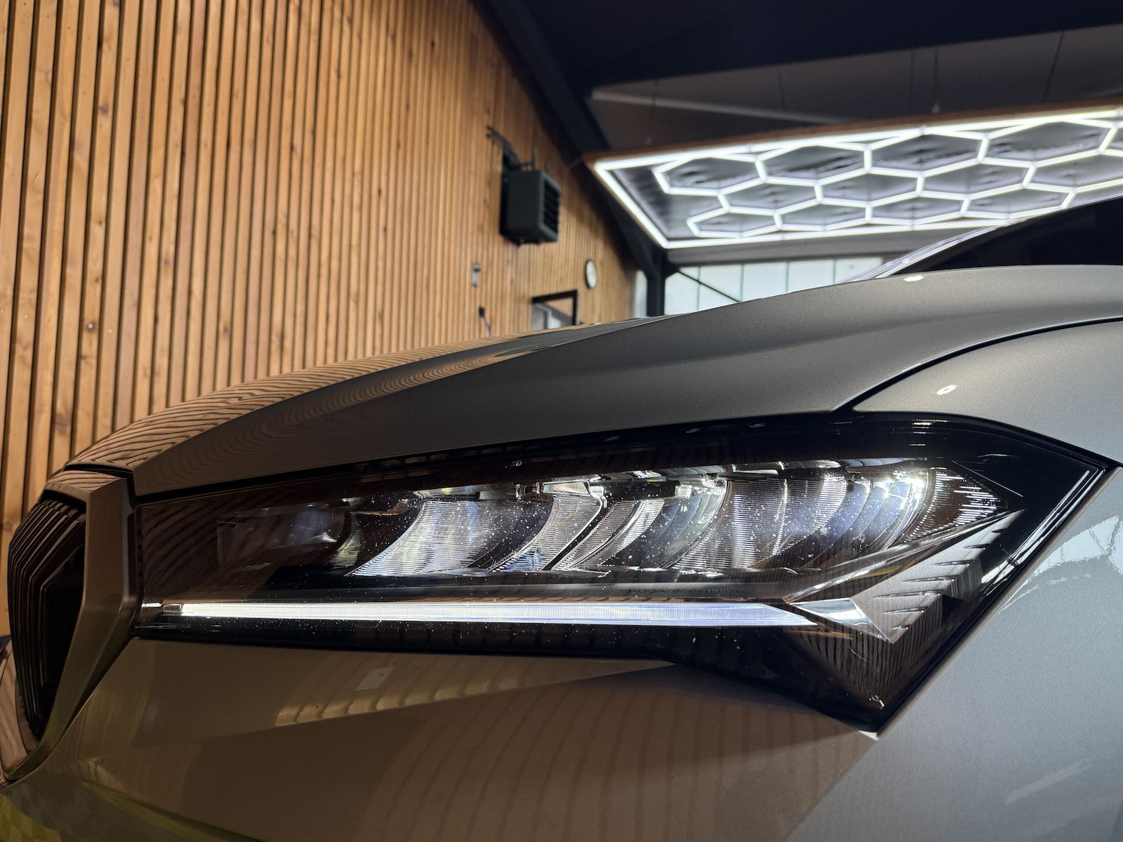 Fahrzeugabbildung SKODA Superb Combi TDI DSG n.Modell *Navi*Kam*AHK*LED*