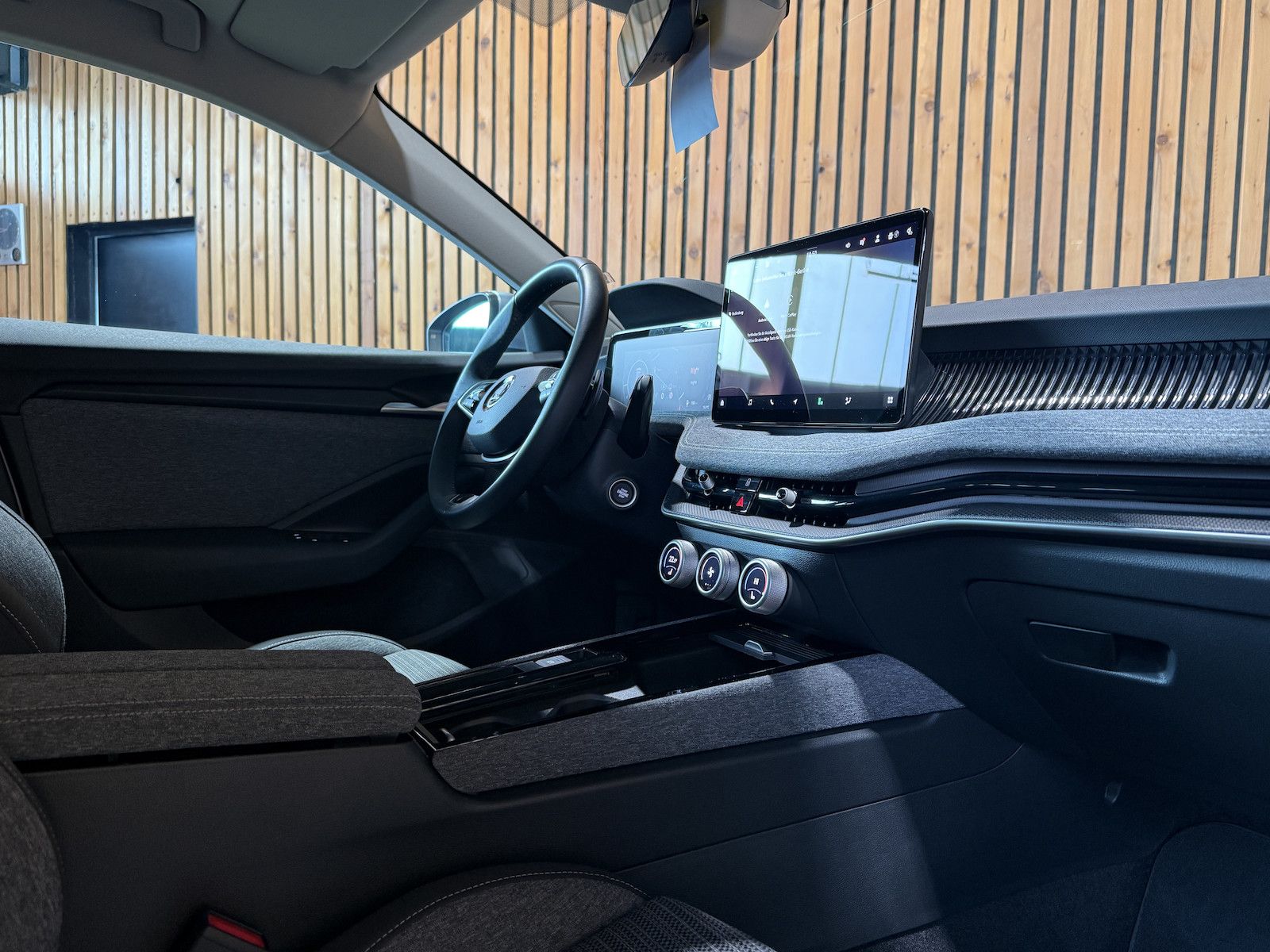 Fahrzeugabbildung SKODA Superb Combi TDI DSG n.Modell *Navi*Kam*AHK*LED*