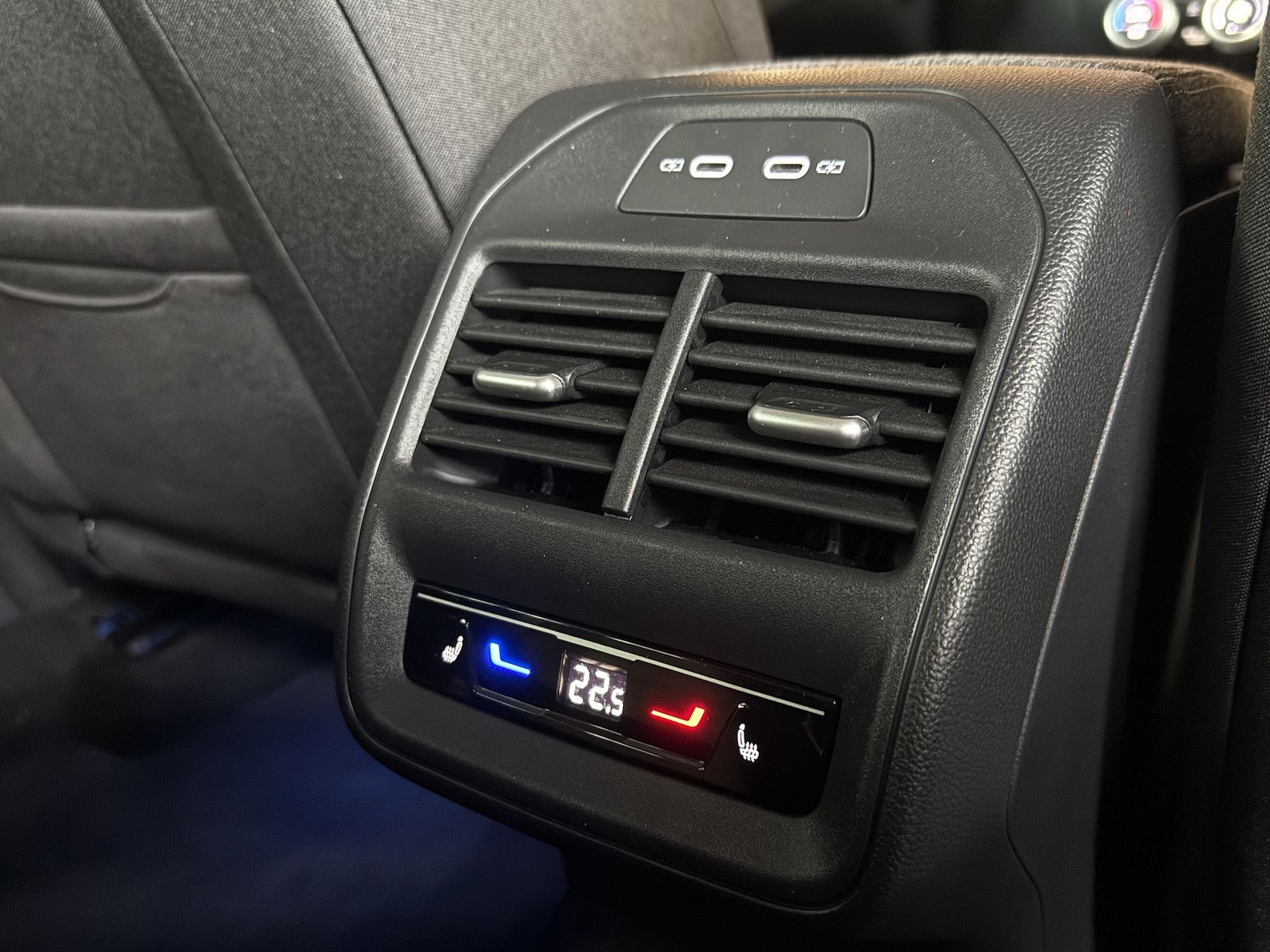 Fahrzeugabbildung SKODA Superb Combi TDI DSG n.Modell *Navi*Kam*AHK*LED*
