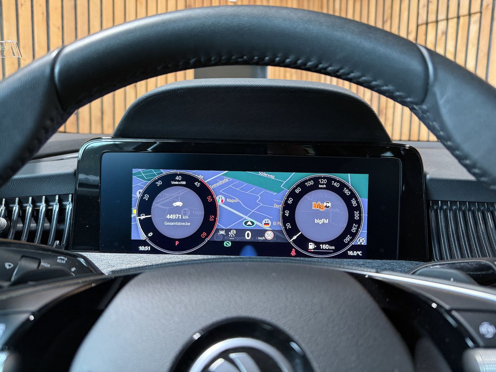 Fahrzeugabbildung SKODA Superb Combi TDI DSG n.Modell *Navi*Kam*AHK*LED*