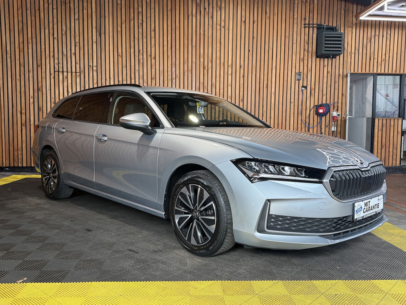 Fahrzeugabbildung SKODA Superb Combi TDI DSG n.Modell *Navi*Kam*AHK*LED*