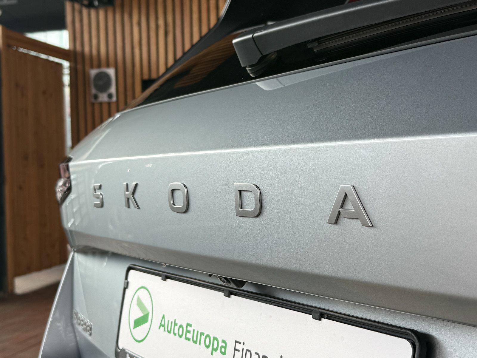 Fahrzeugabbildung SKODA Superb Combi TDI DSG n.Modell *Navi*Kam*AHK*LED*