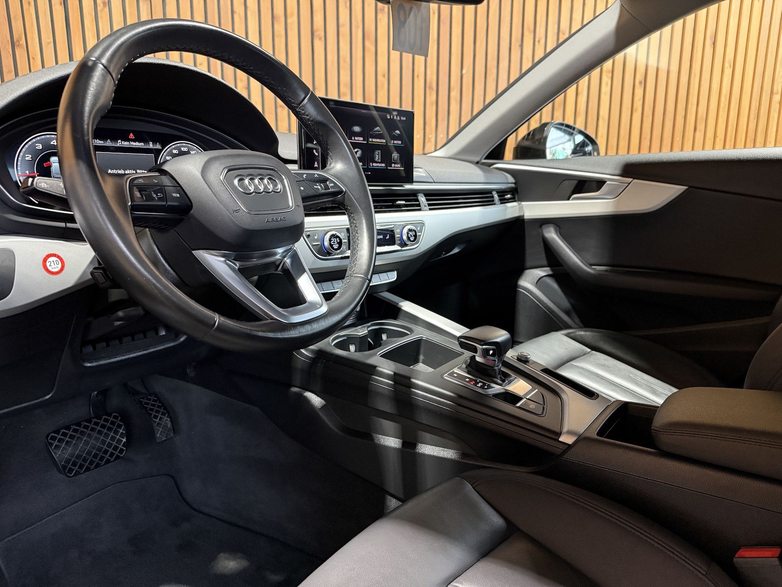 Fahrzeugabbildung Audi A4 Avant adv. 35 TFSI Aut Navi*Kam*Virtual*Leder