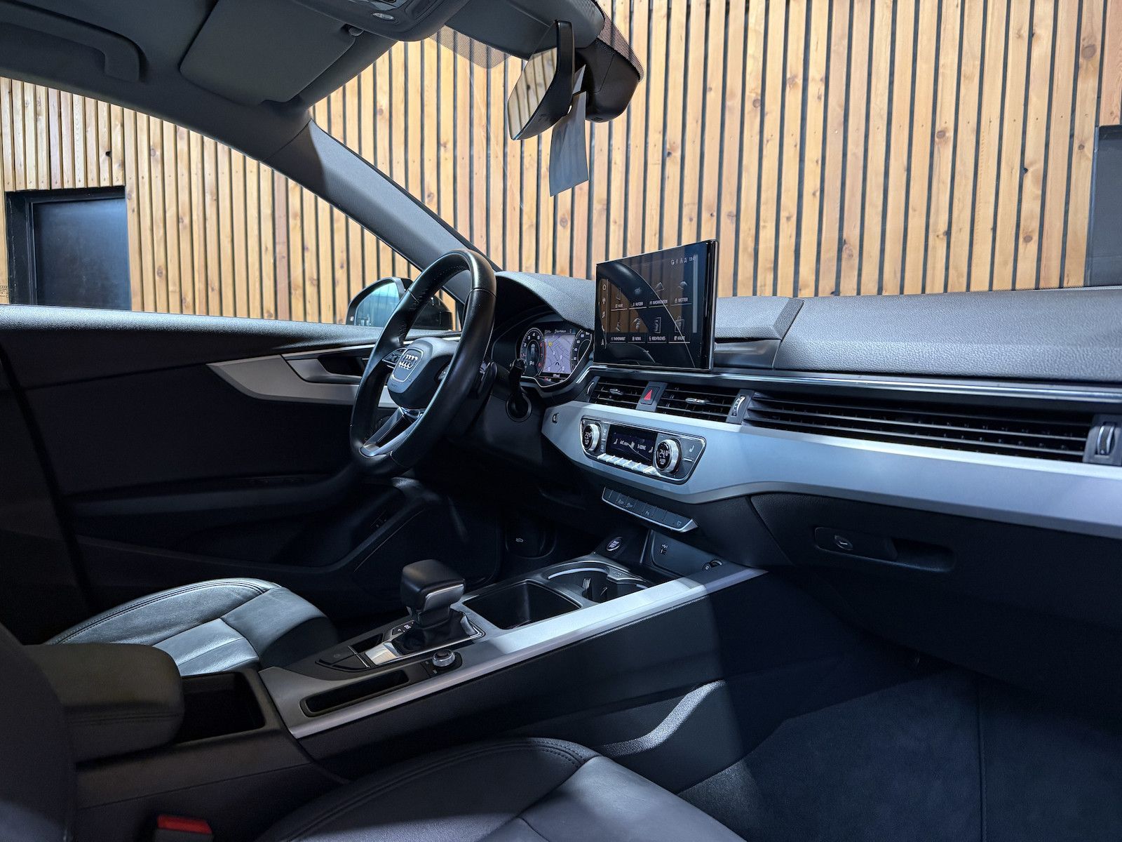 Fahrzeugabbildung Audi A4 Avant adv. 35 TFSI Aut Navi*Kam*Virtual*Leder